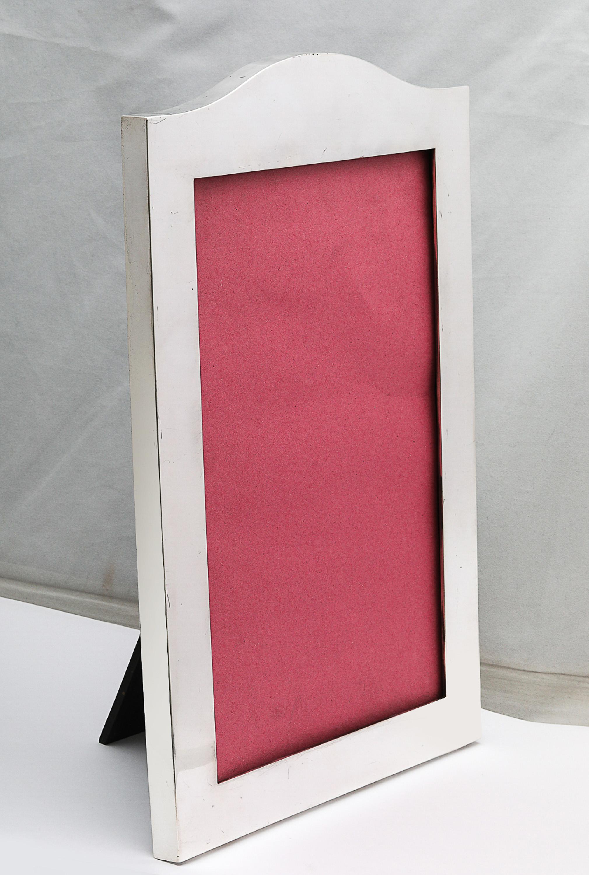 Large Art Deco Britannia Standard (.950+)Sterling Silver  Hump Top Picture Frame For Sale 1