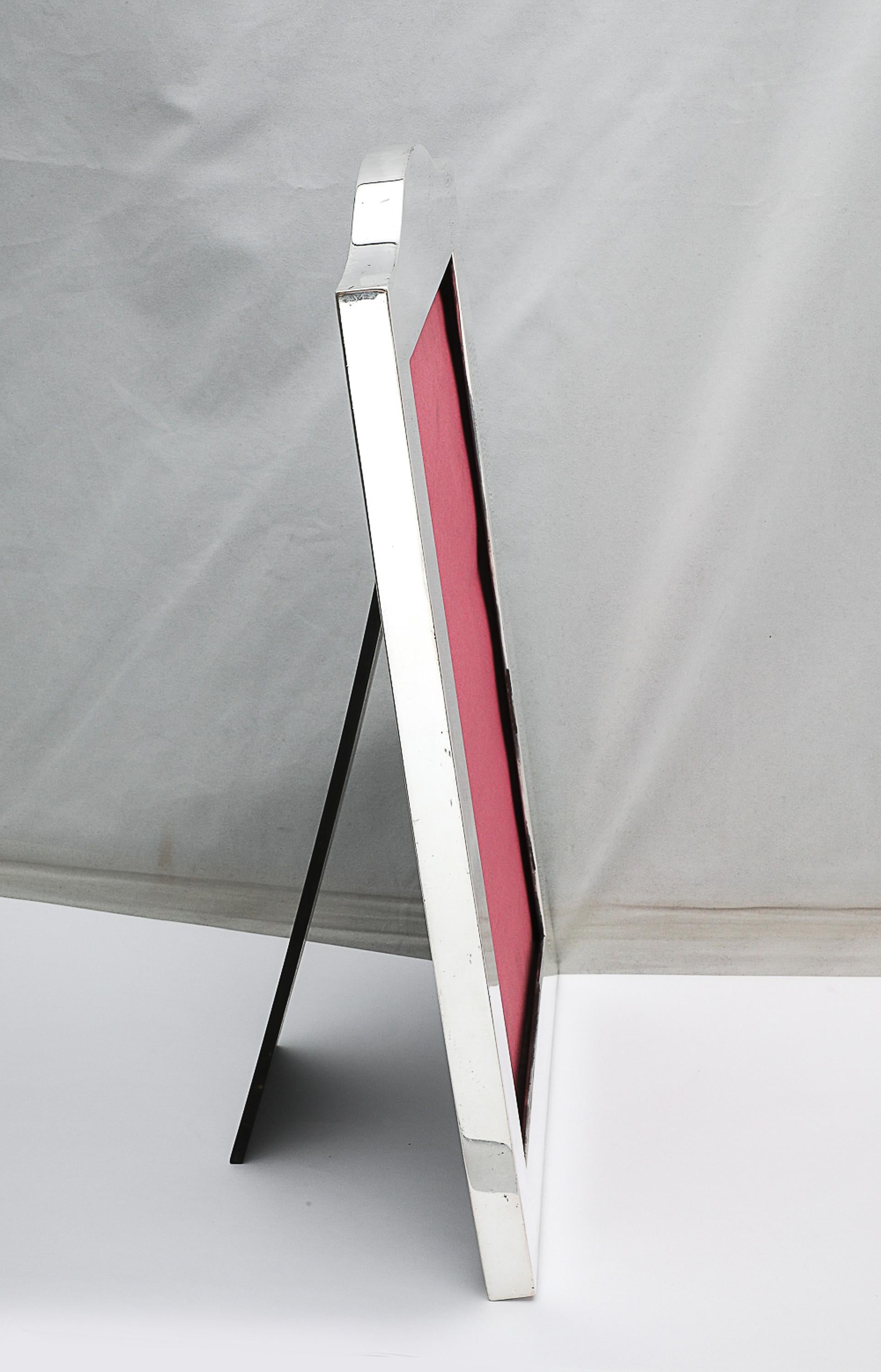 Large Art Deco Britannia Standard (.950+)Sterling Silver  Hump Top Picture Frame For Sale 3