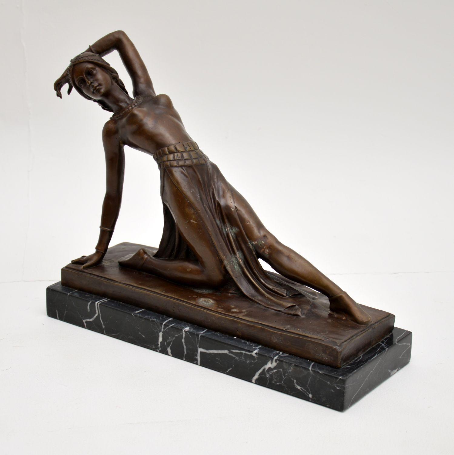 A wonderful Art Deco style bronze figure of a dancer, signed by the famous artist DH Chiparus.

This is a later recast of the original, it has some age to it and probably dates from the mid-20th century possibly 1950s-1960s.

It is beautifully
