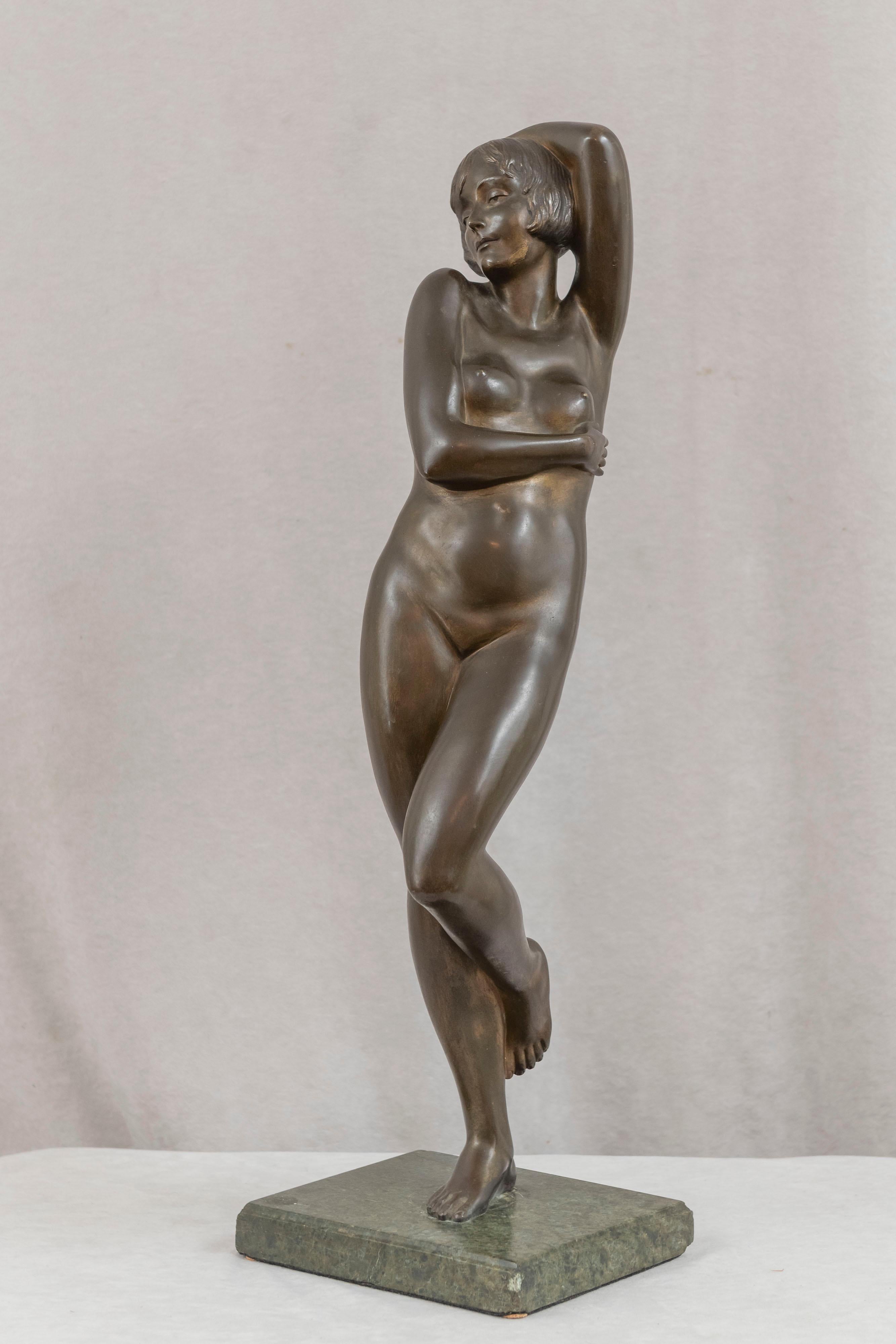 Große Art-Déco-Bronzefigur einer nackten Frau auf Marmorsockel, ca. 1920 (Französisch) im Angebot