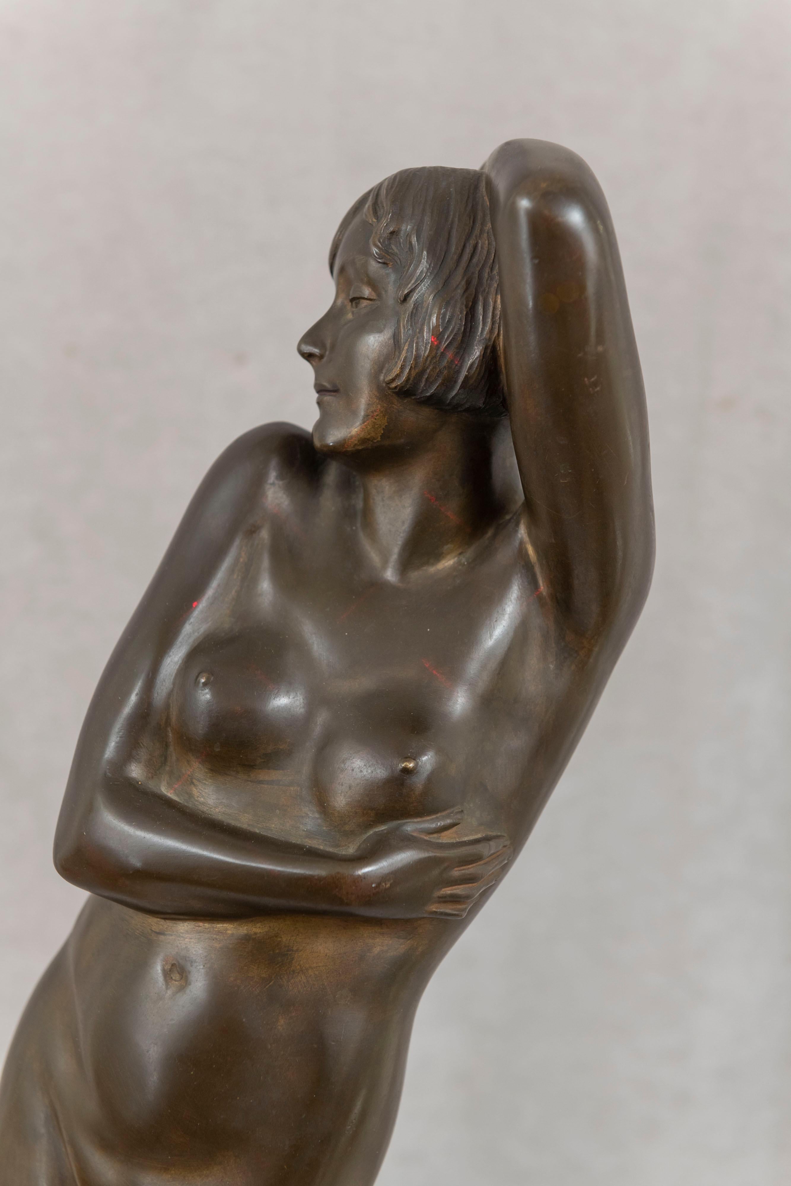 Große Art-Déco-Bronzefigur einer nackten Frau auf Marmorsockel, ca. 1920 im Angebot 1