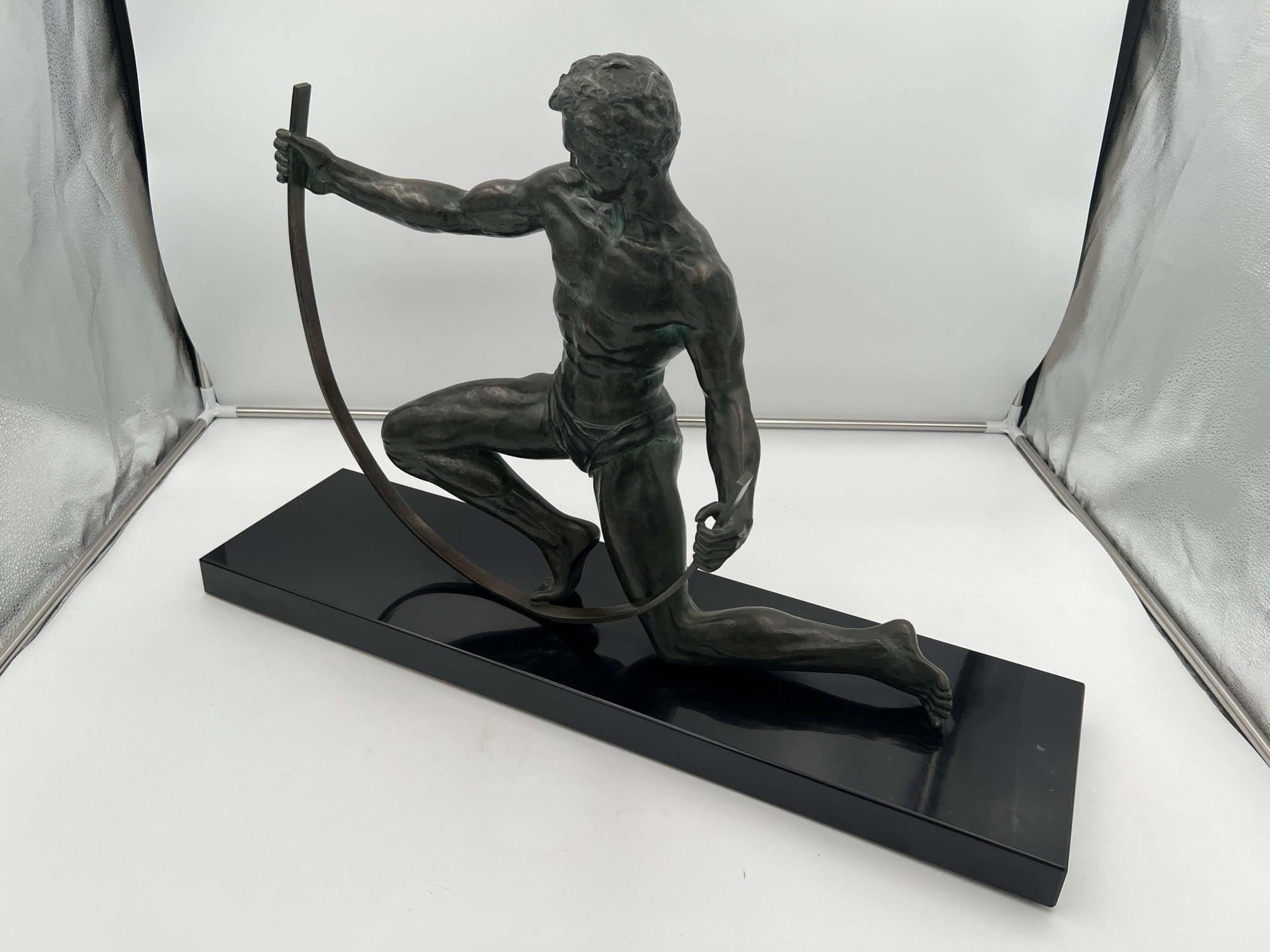 Grande sculpture en bronze Art Décoender de J. de Roncourt, France, datant d'environ 1930 en vente 7