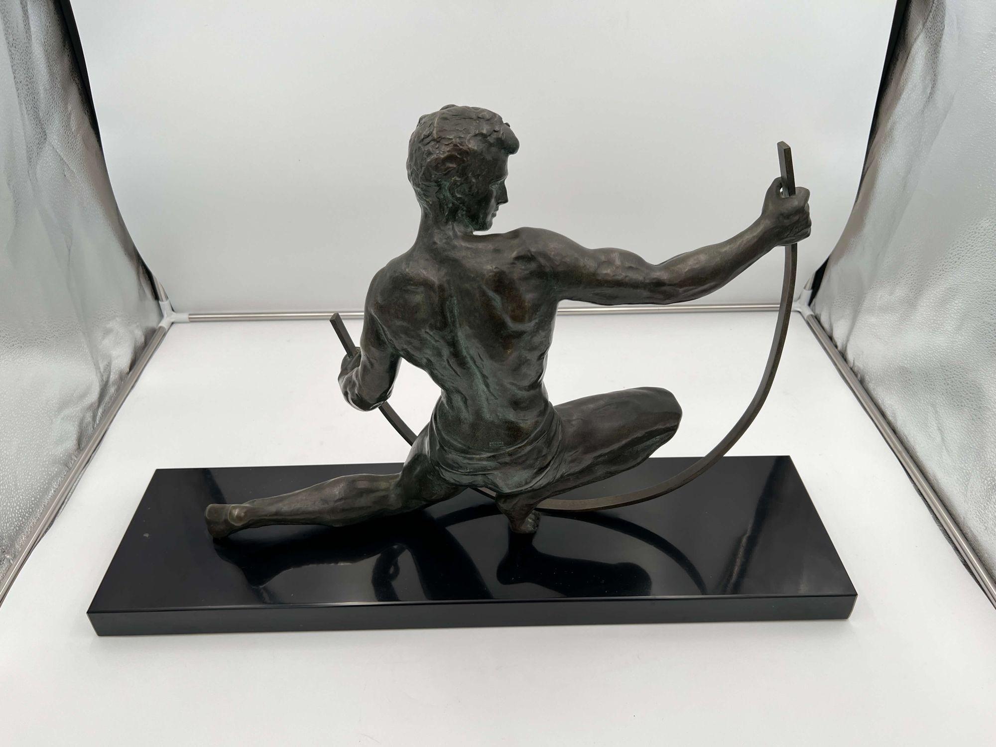 Art déco Grande sculpture en bronze Art Décoender de J. de Roncourt, France, datant d'environ 1930 en vente