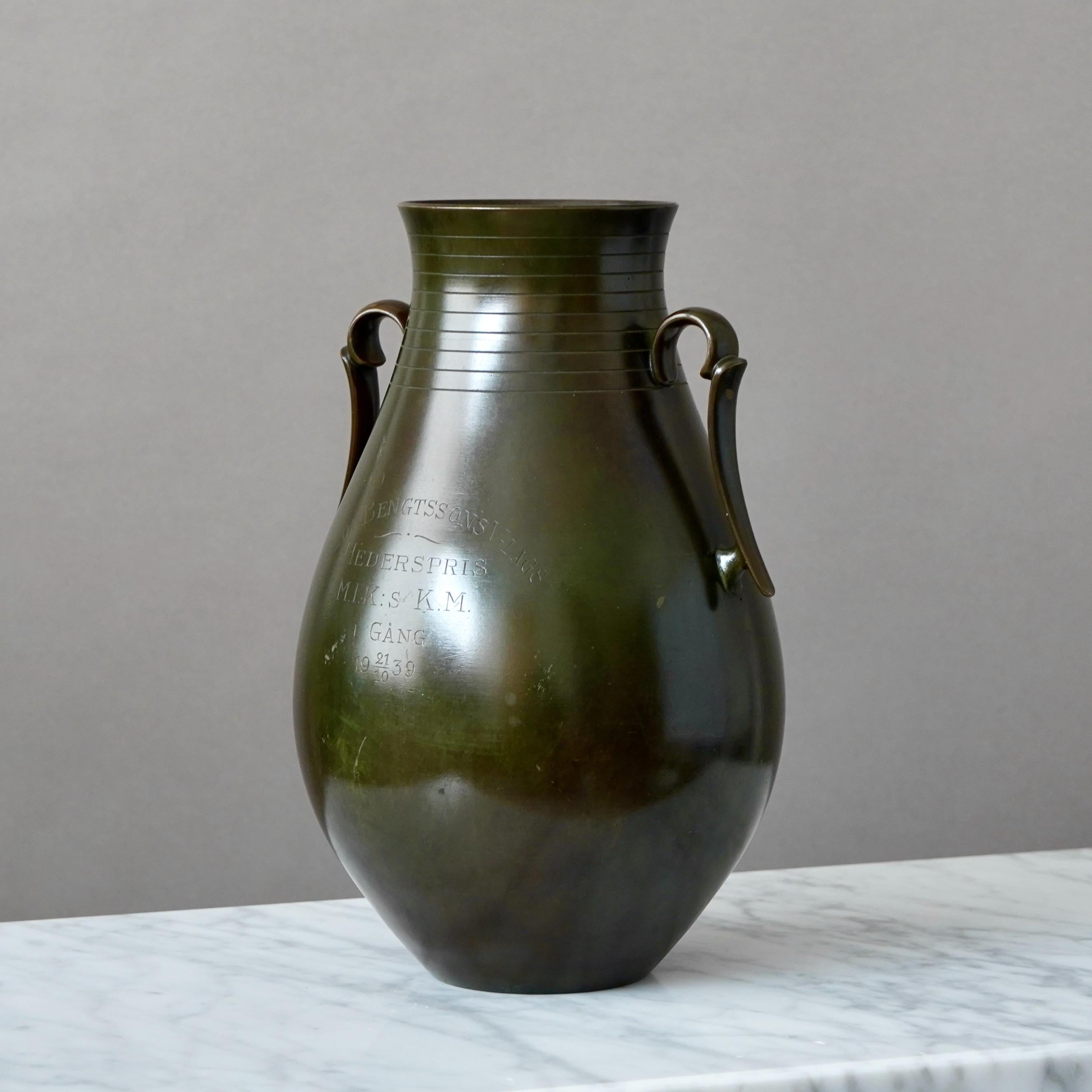 Art Déco Grande vaso in bronzo Art Deco di GAB Guldsmedsaktiebolaget, Svezia, anni '30 in vendita