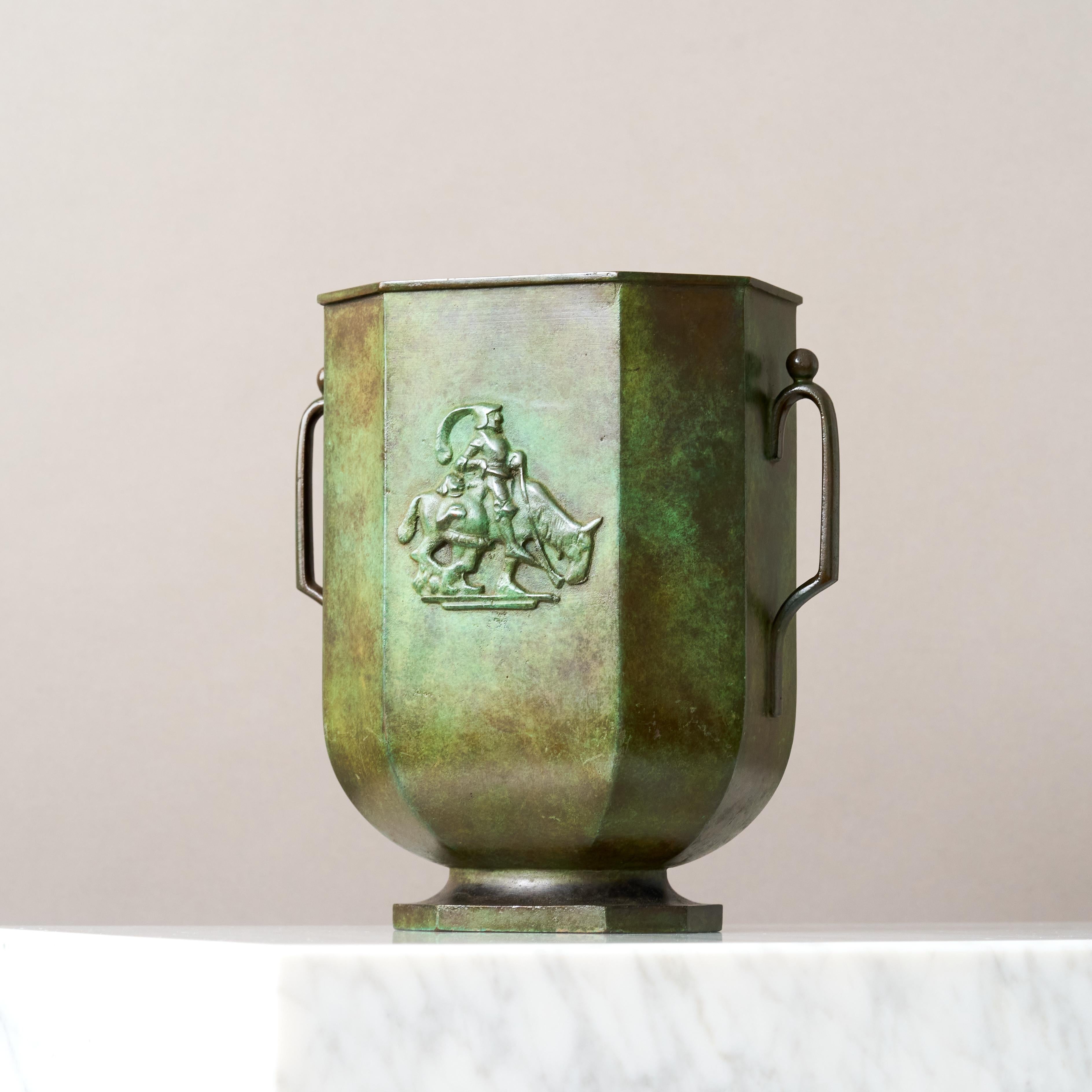 Art Déco Grande vaso in bronzo Art Deco di GAB Guldsmedsaktiebolaget, Svezia, anni '30 in vendita