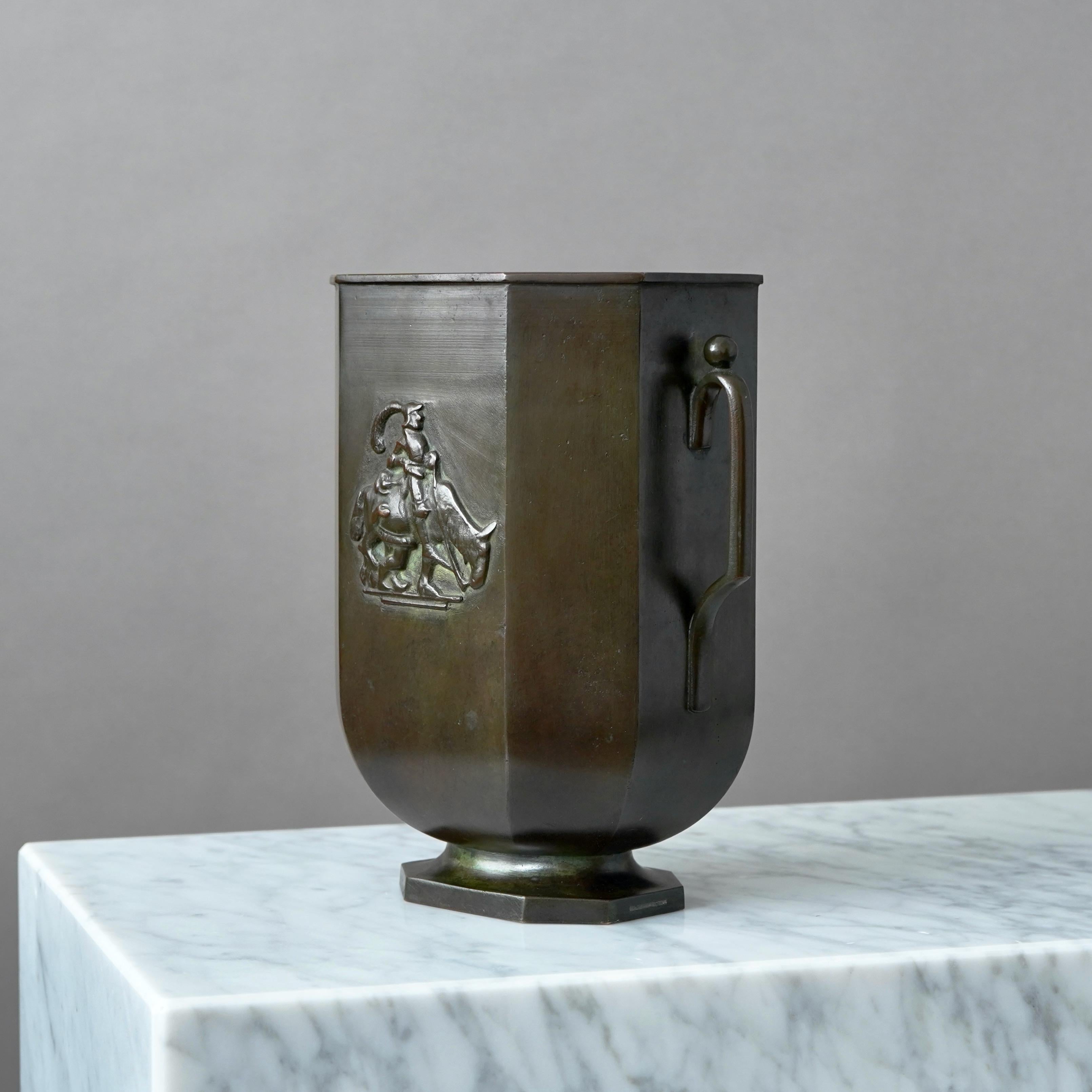 Calco Grande vaso in bronzo Art Deco di GAB Guldsmedsaktiebolaget, Svezia, anni '30 in vendita