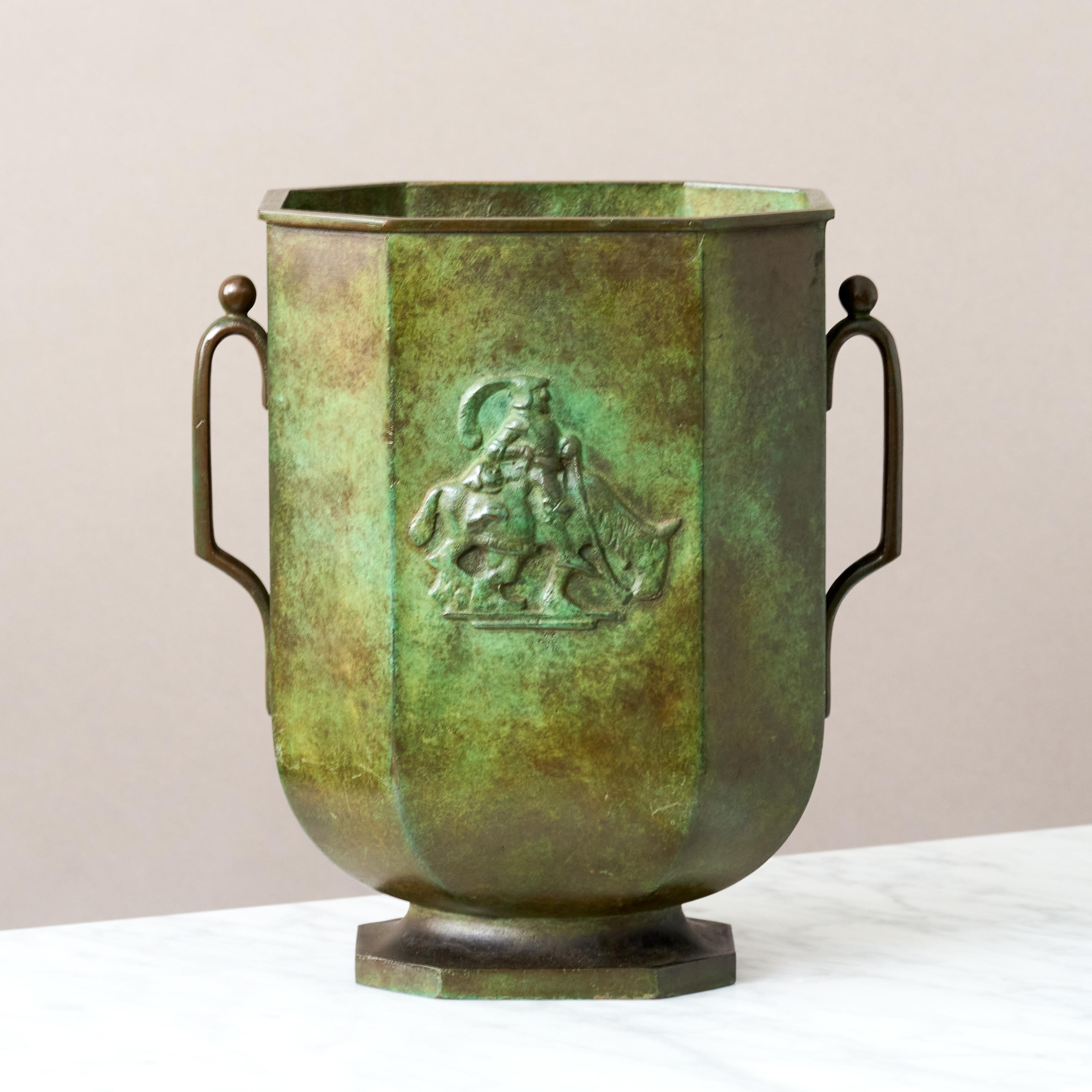 Calco Grande vaso in bronzo Art Deco di GAB Guldsmedsaktiebolaget, Svezia, anni '30 in vendita