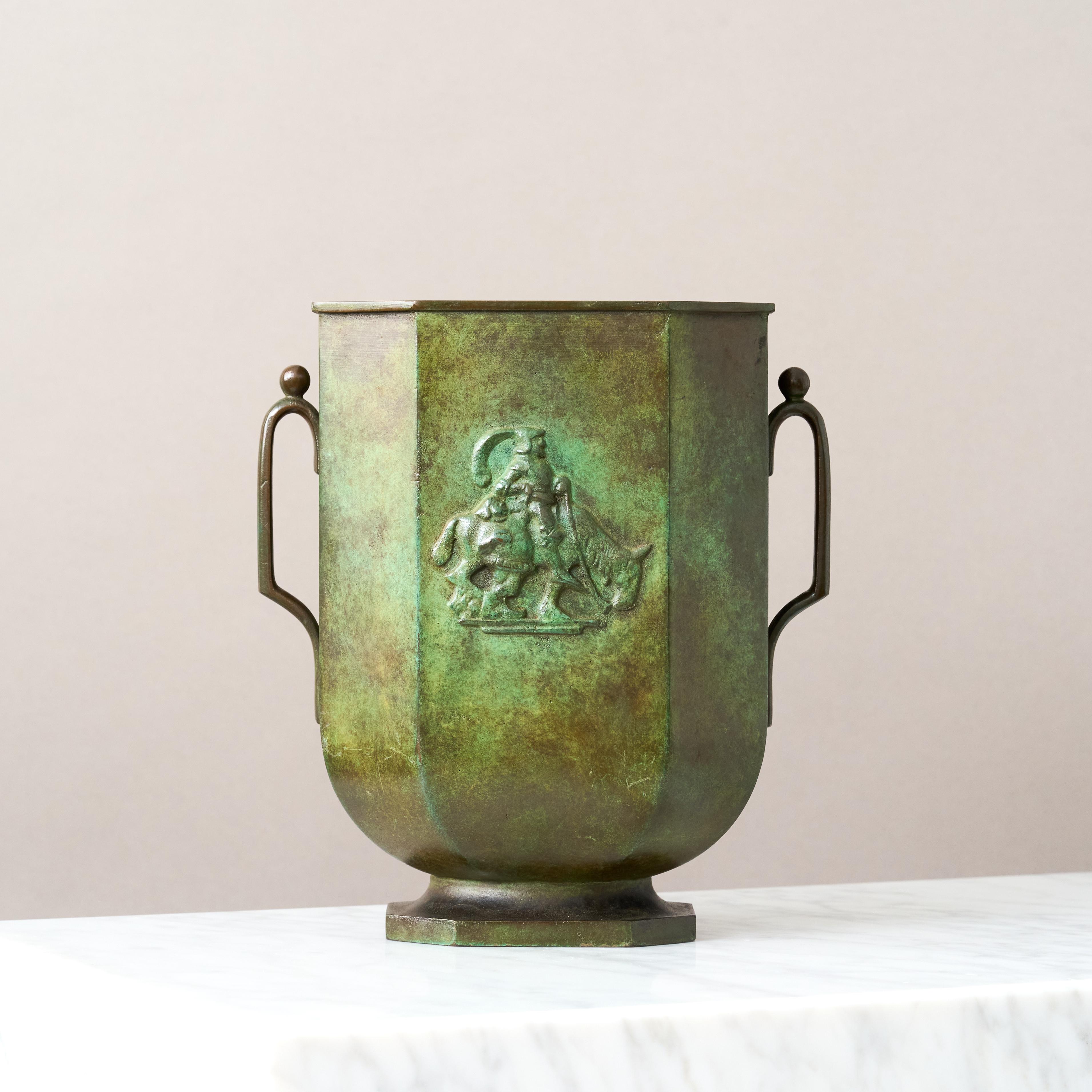Grande vaso in bronzo Art Deco di GAB Guldsmedsaktiebolaget, Svezia, anni '30 In condizioni buone in vendita a Malmö, SE