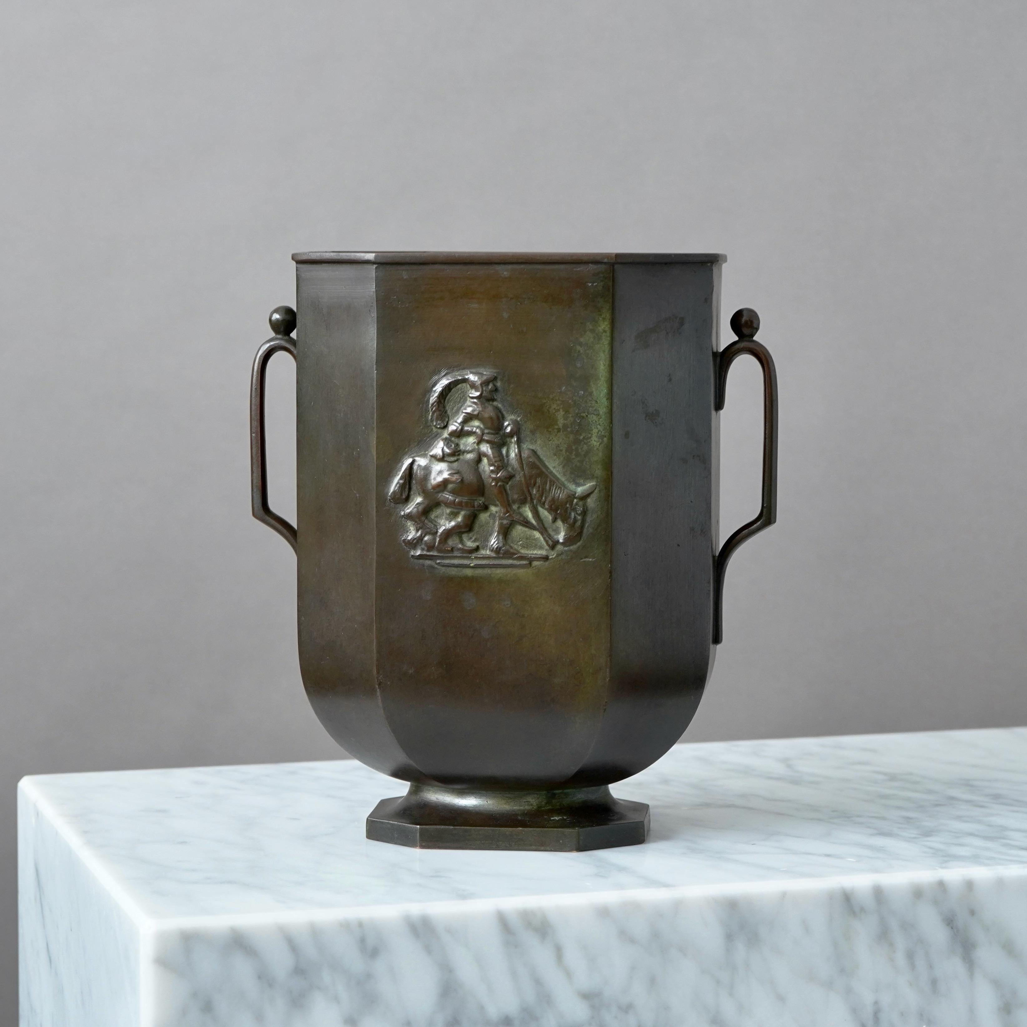 Bronzo Grande vaso in bronzo Art Deco di GAB Guldsmedsaktiebolaget, Svezia, anni '30 in vendita