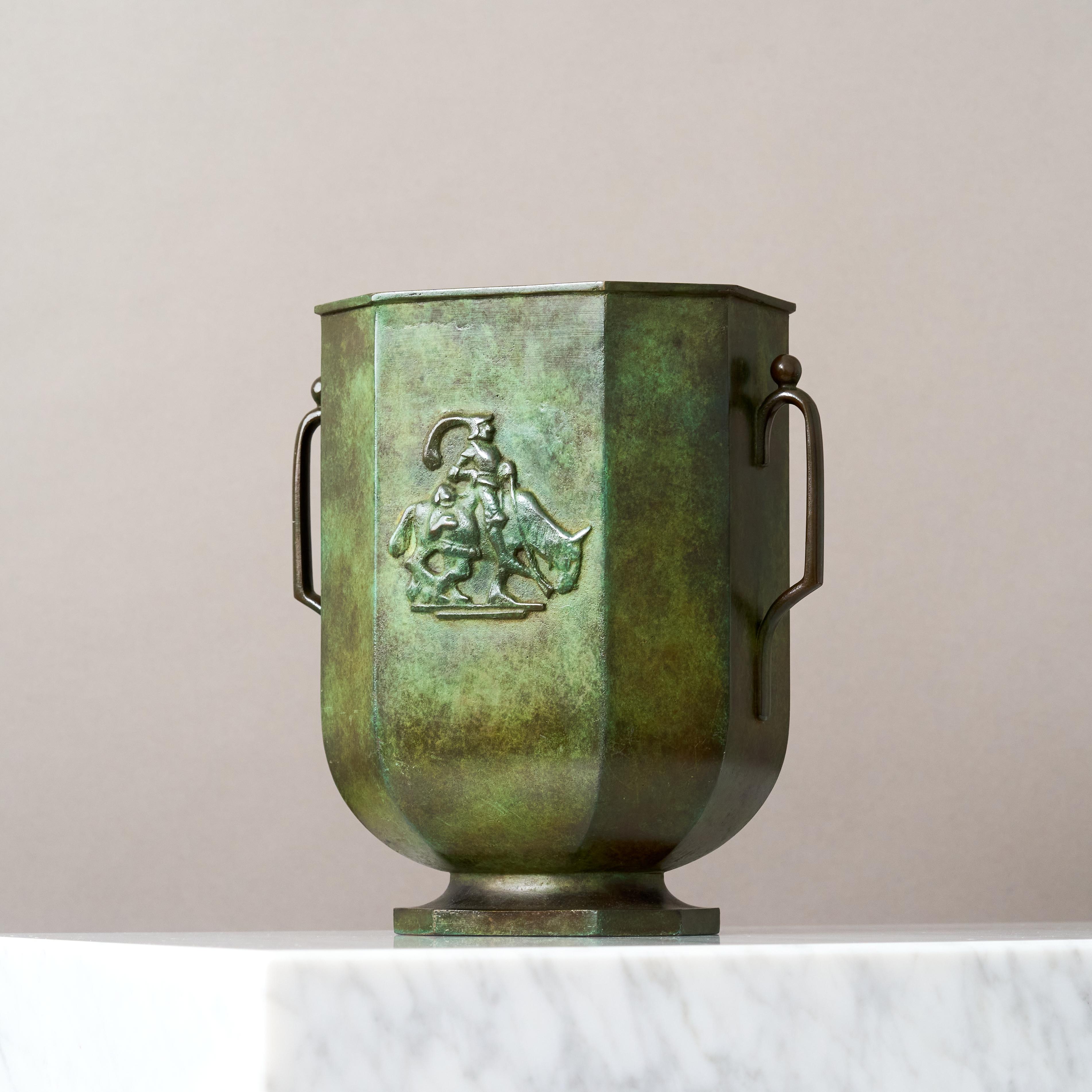 Bronzo Grande vaso in bronzo Art Deco di GAB Guldsmedsaktiebolaget, Svezia, anni '30 in vendita