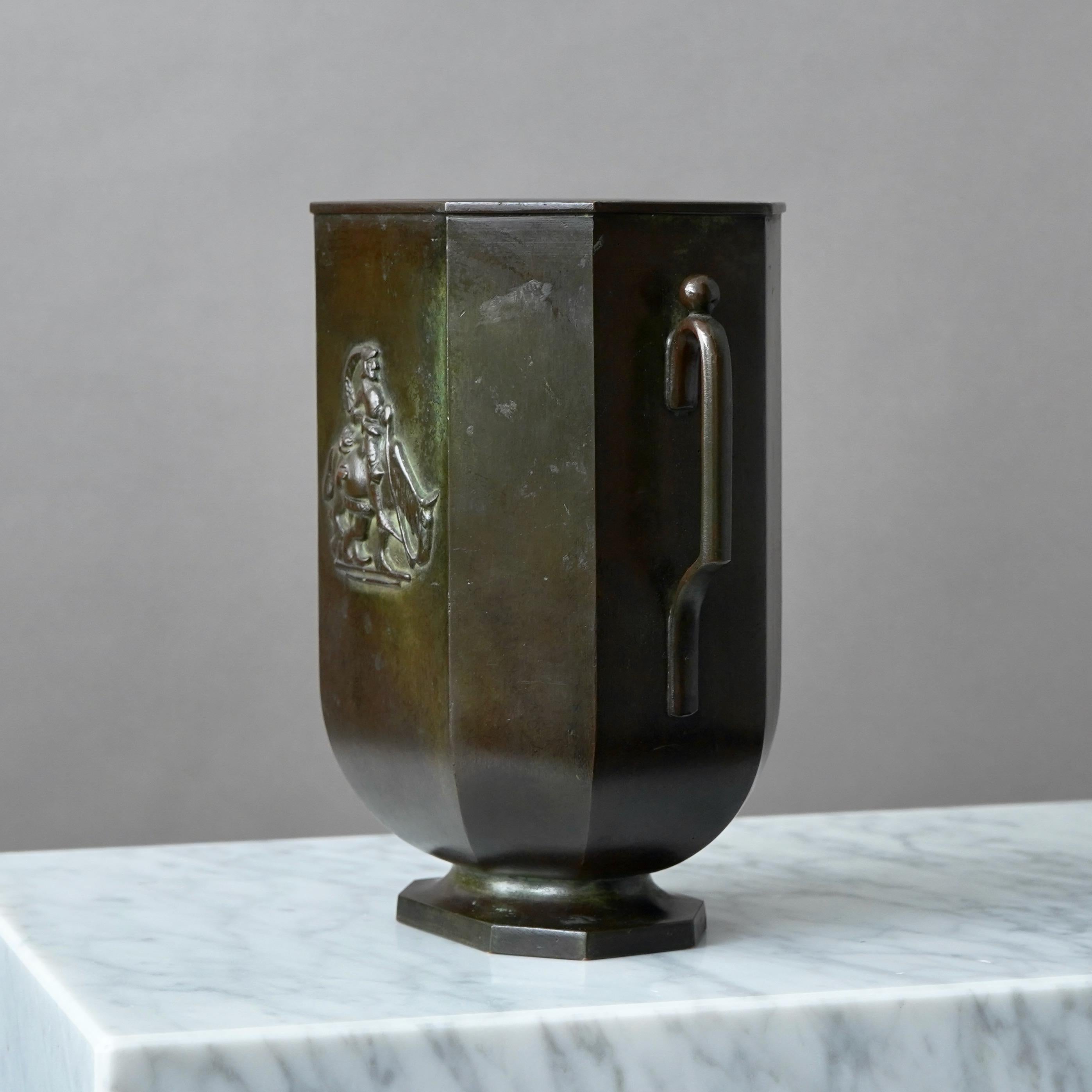 Grande vaso in bronzo Art Deco di GAB Guldsmedsaktiebolaget, Svezia, anni '30 in vendita 1