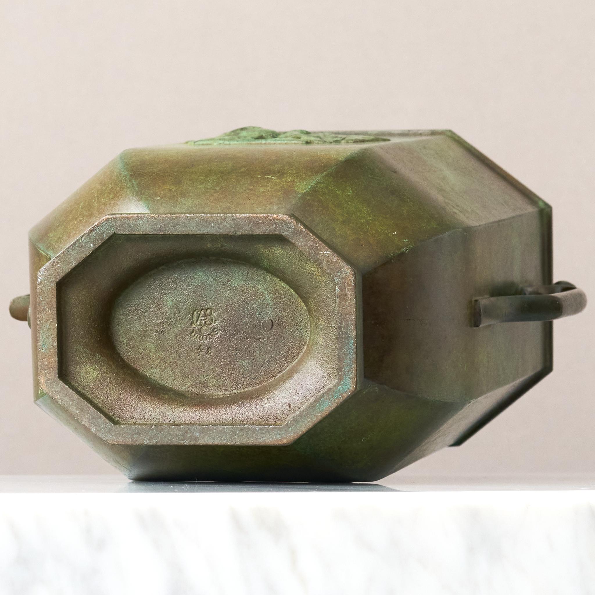 Grande vaso in bronzo Art Deco di GAB Guldsmedsaktiebolaget, Svezia, anni '30 in vendita 1