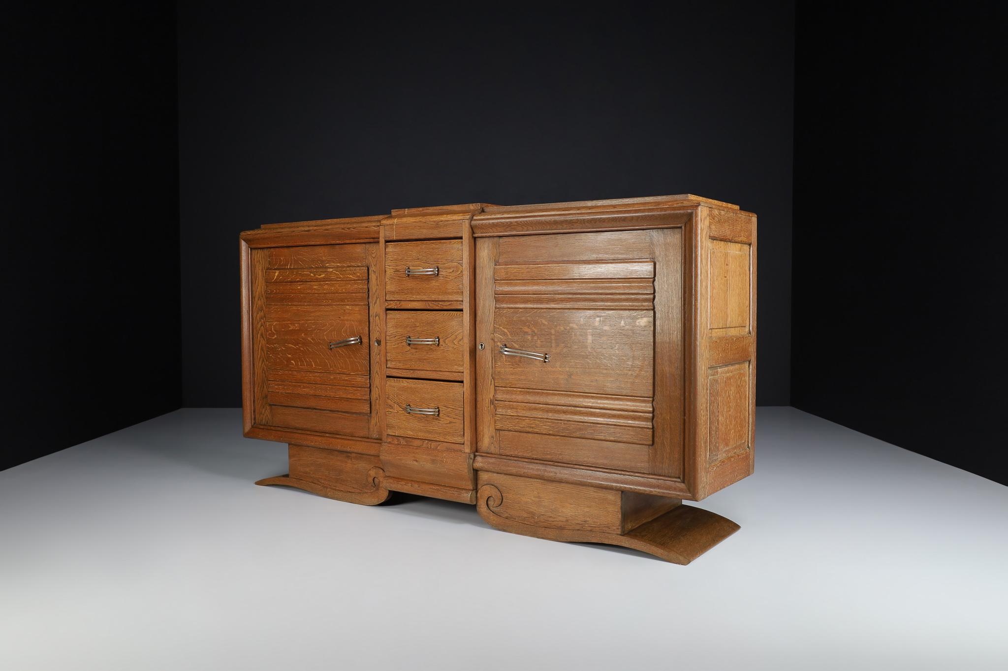 Large Art Deco Brutalist Patinated Oak Credenza by Gaston Poison, France, 1930s In Good Condition For Sale In Almelo, NL
