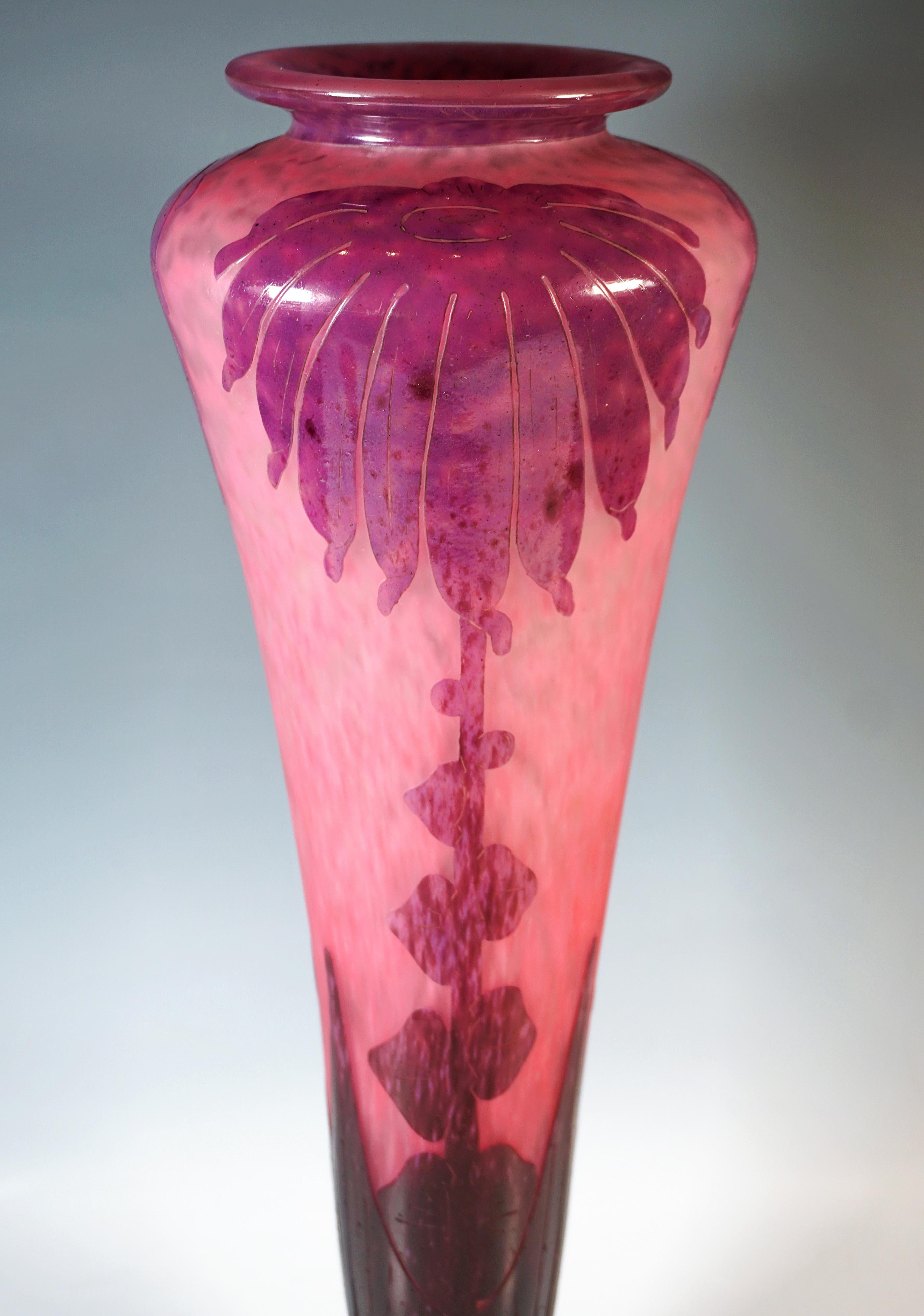 French Large Art Déco Cameo Vase 'Dahlia', By Charles Schneider, France, 1923-1926 For Sale