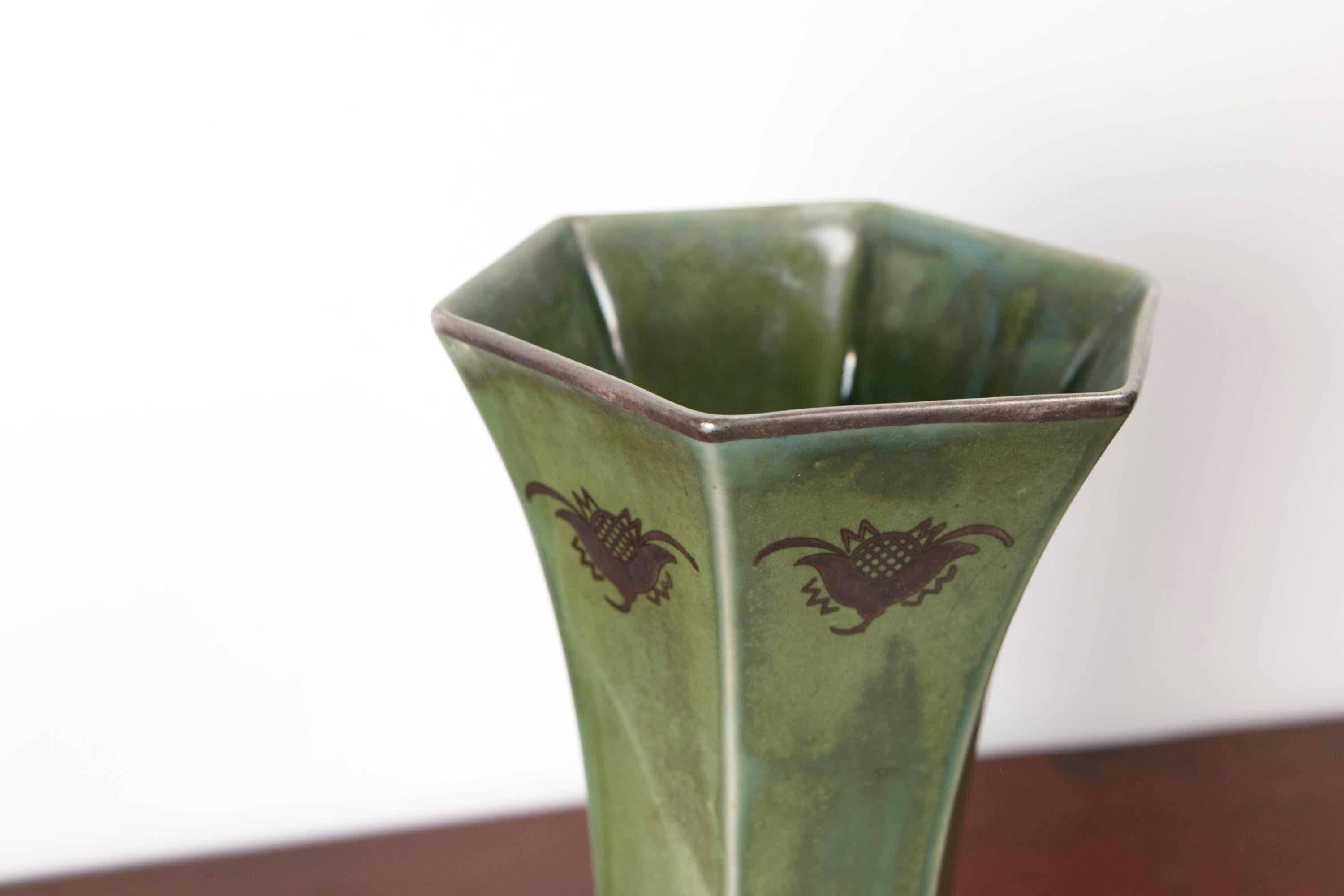 Large Art Deco Ceramic Vase by Arabia Finland, 1940s In Good Condition For Sale In Balen, BE