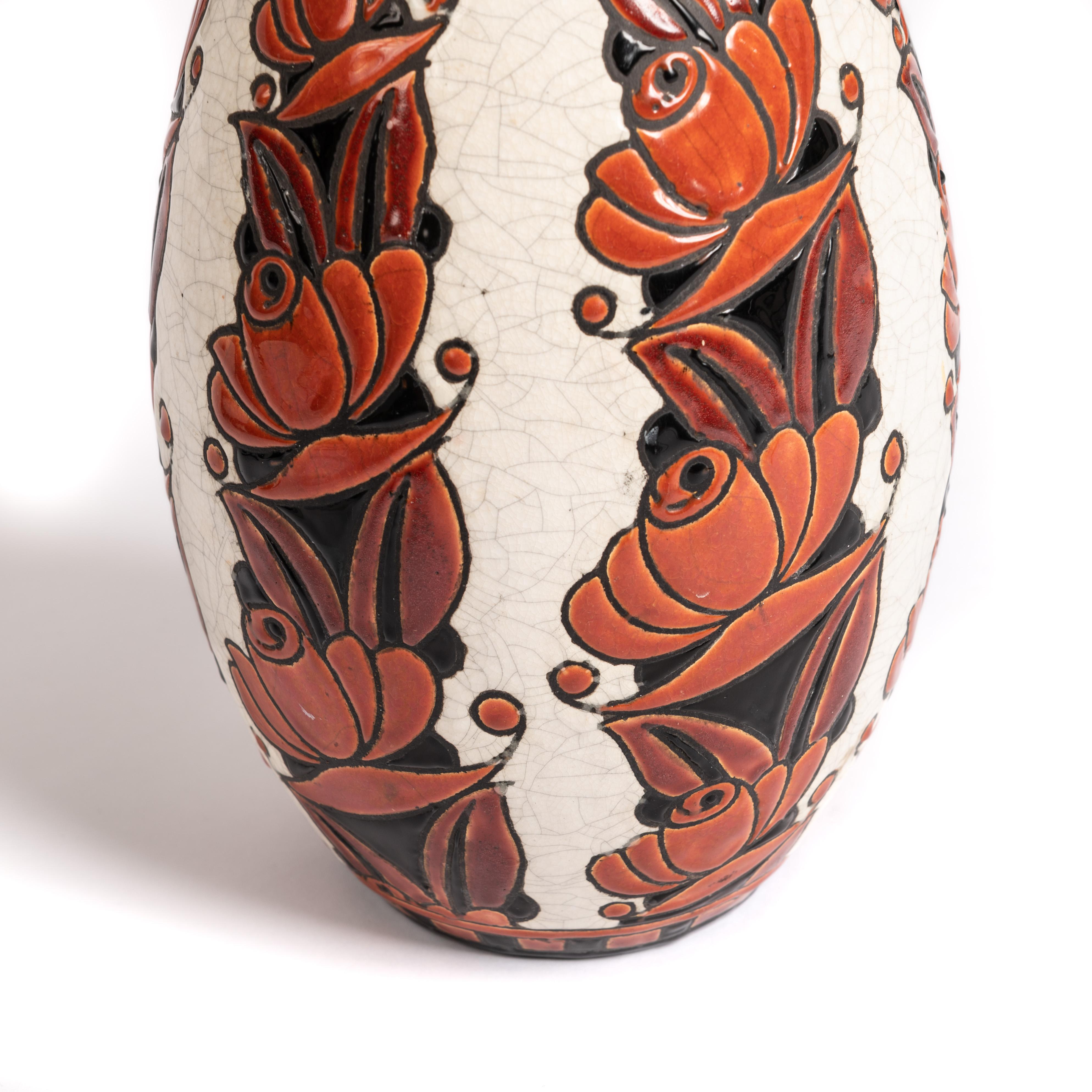 Große Art Deco Keramikvase in Orange-Rot-Schwarz-Beige von Boch Frères Belgien 30er Jahre (Art déco) im Angebot