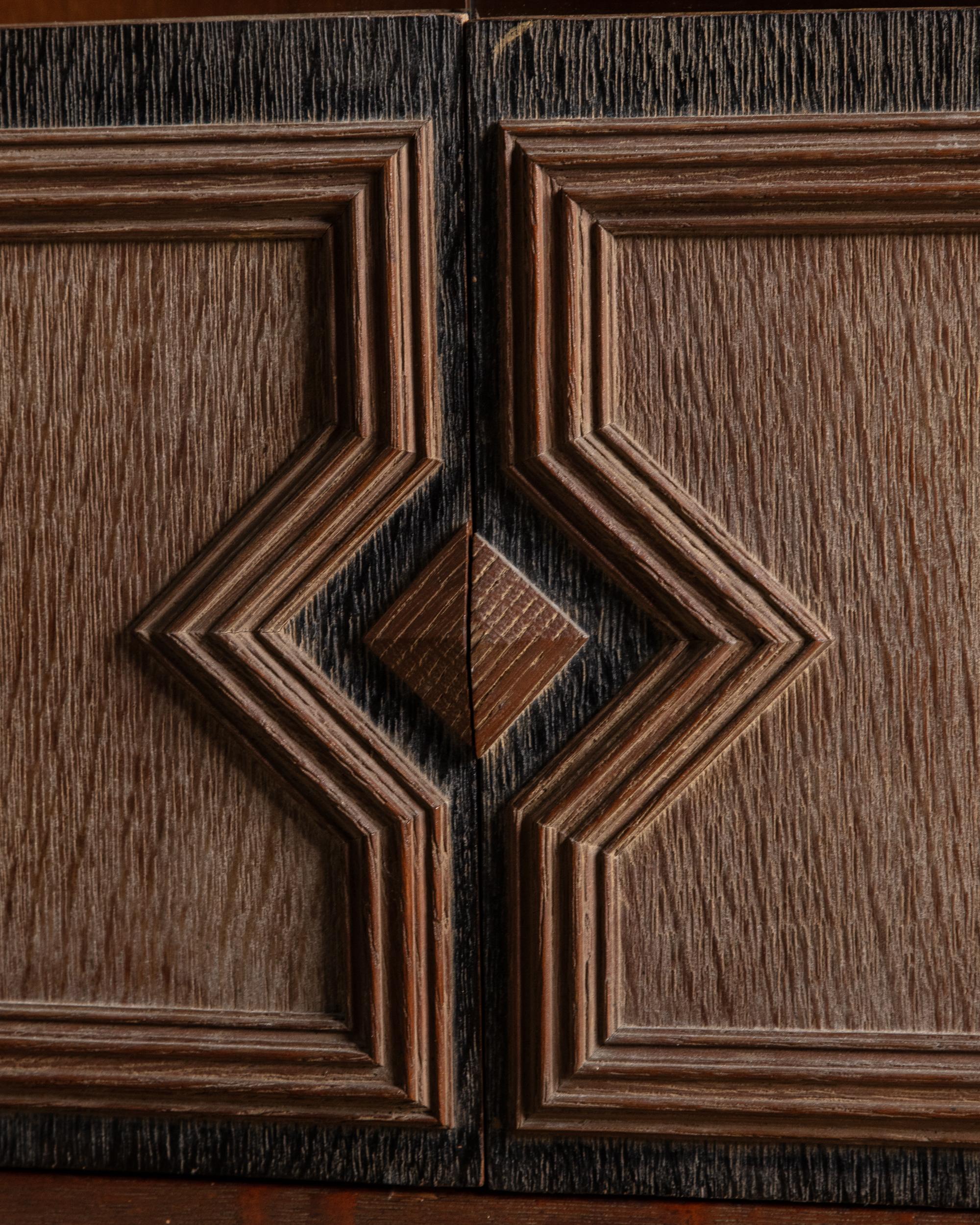 Grand meuble de bar Art déco en Oak cérusé Manner Of Jean Charles Moreux, France, 19 en vente 3