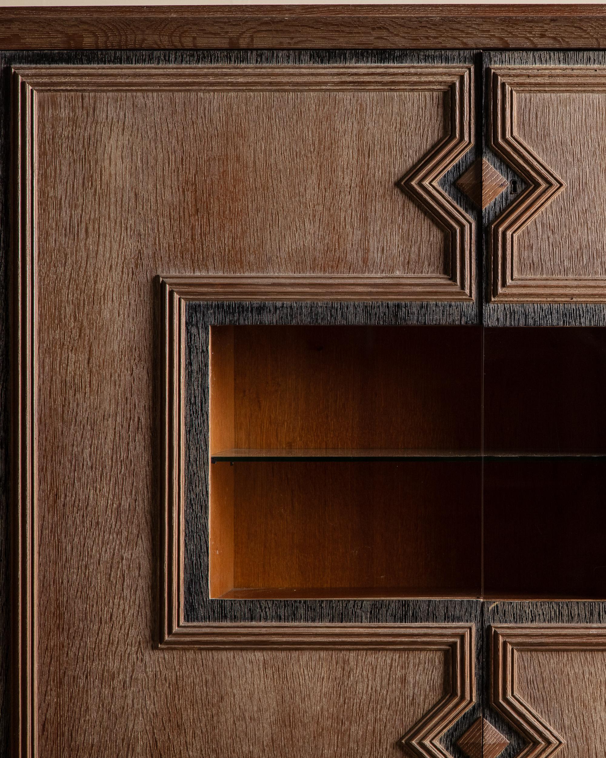 Grand meuble de bar Art déco en Oak cérusé Manner Of Jean Charles Moreux, France, 19 en vente 8