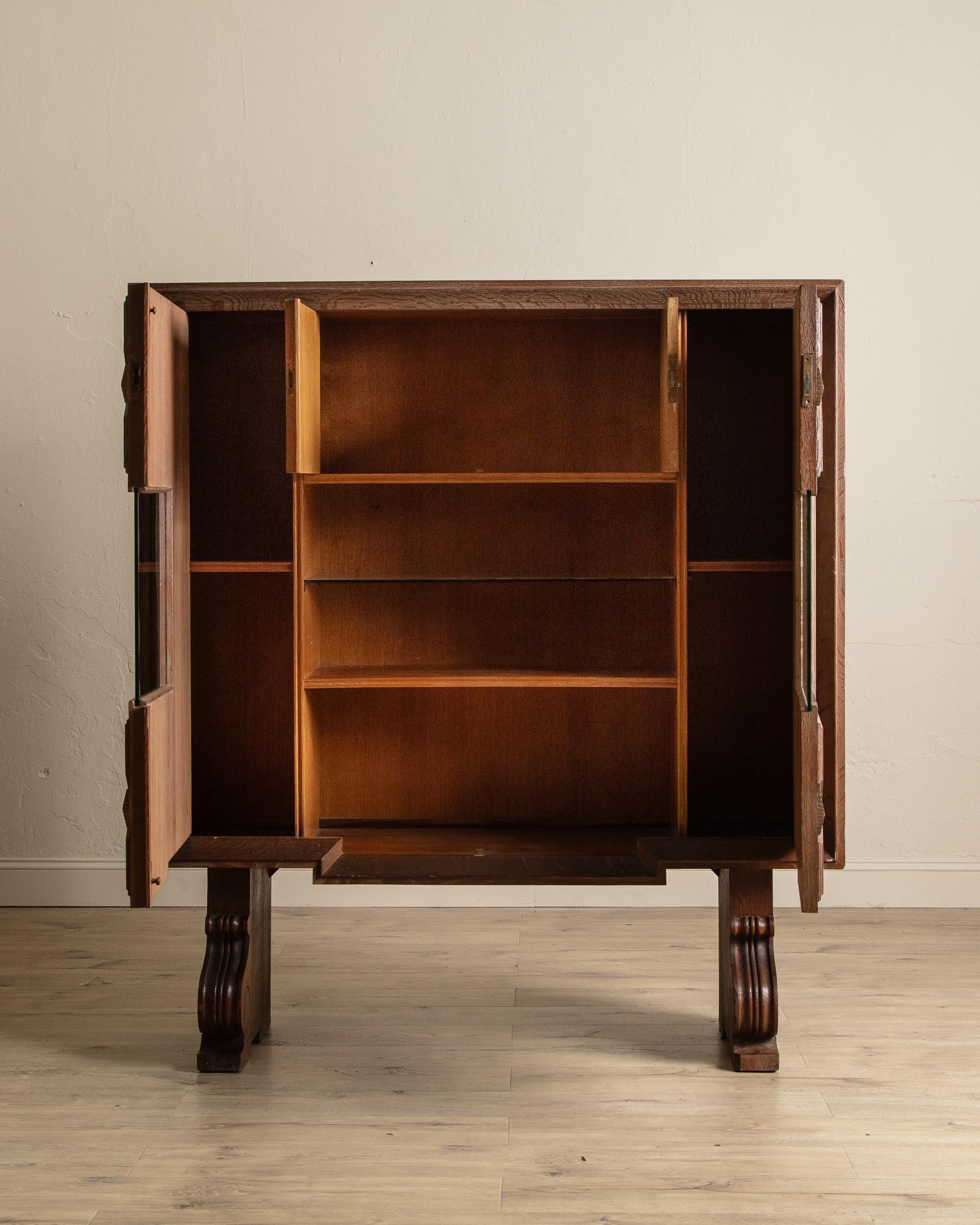 Français Grand meuble de bar Art déco en Oak cérusé Manner Of Jean Charles Moreux, France, 19 en vente