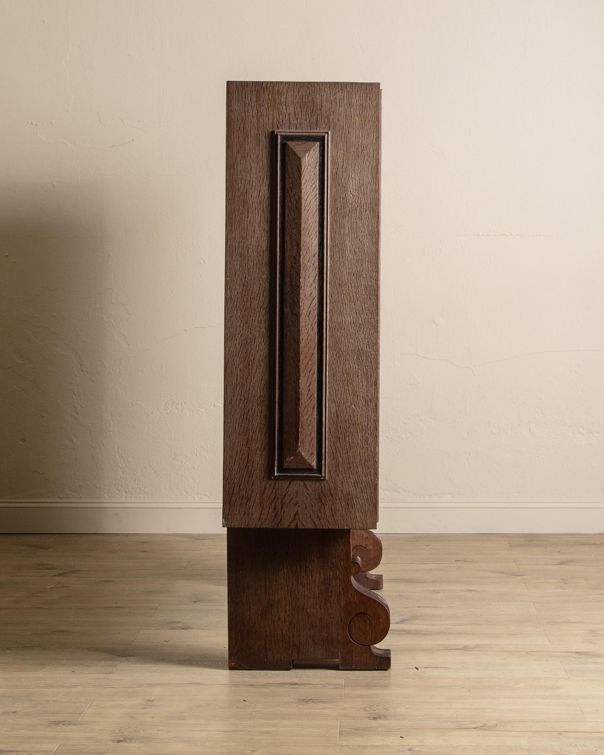 Milieu du XXe siècle Grand meuble de bar Art déco en Oak cérusé Manner Of Jean Charles Moreux, France, 19 en vente