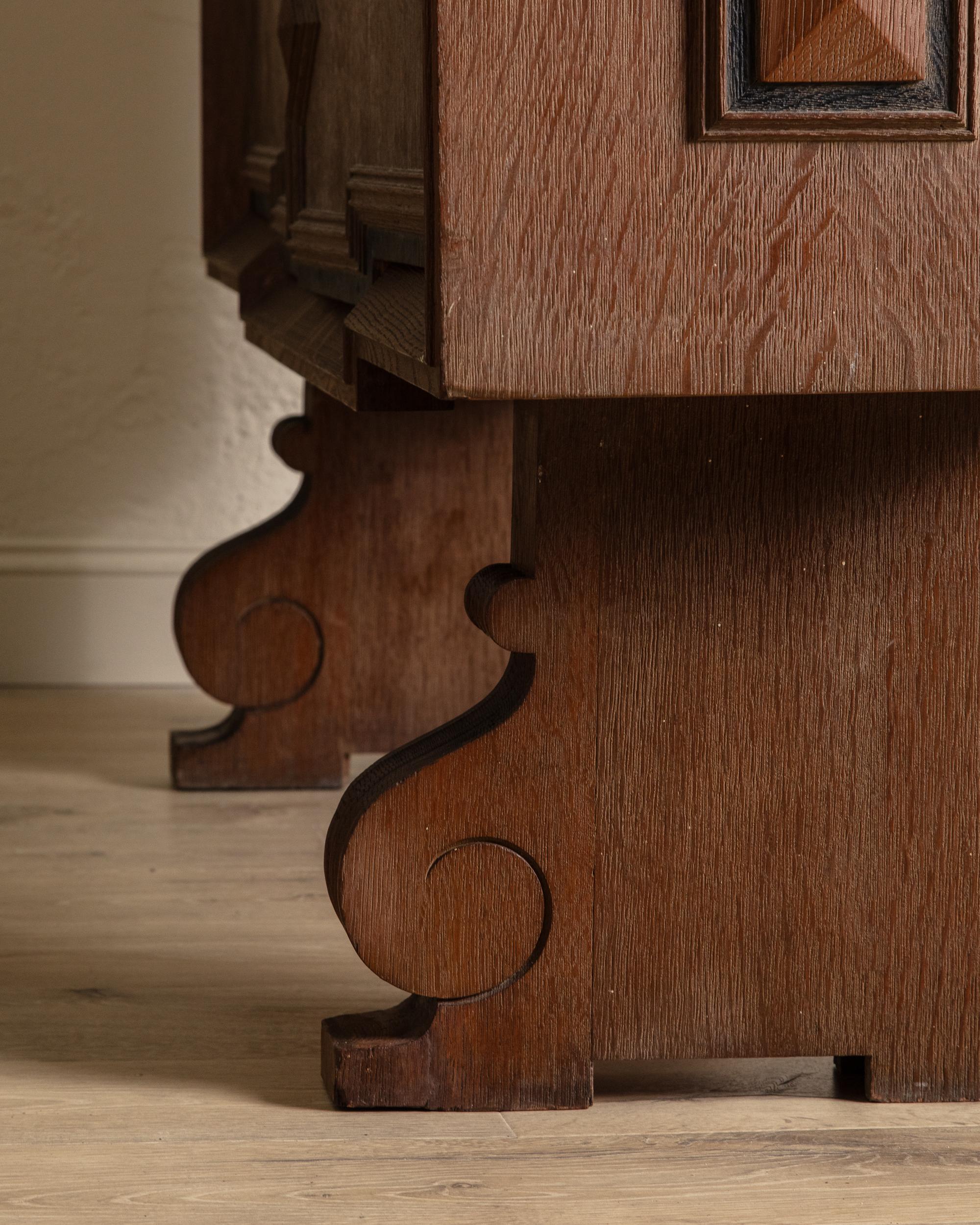 Grand meuble de bar Art déco en Oak cérusé Manner Of Jean Charles Moreux, France, 19 en vente 1