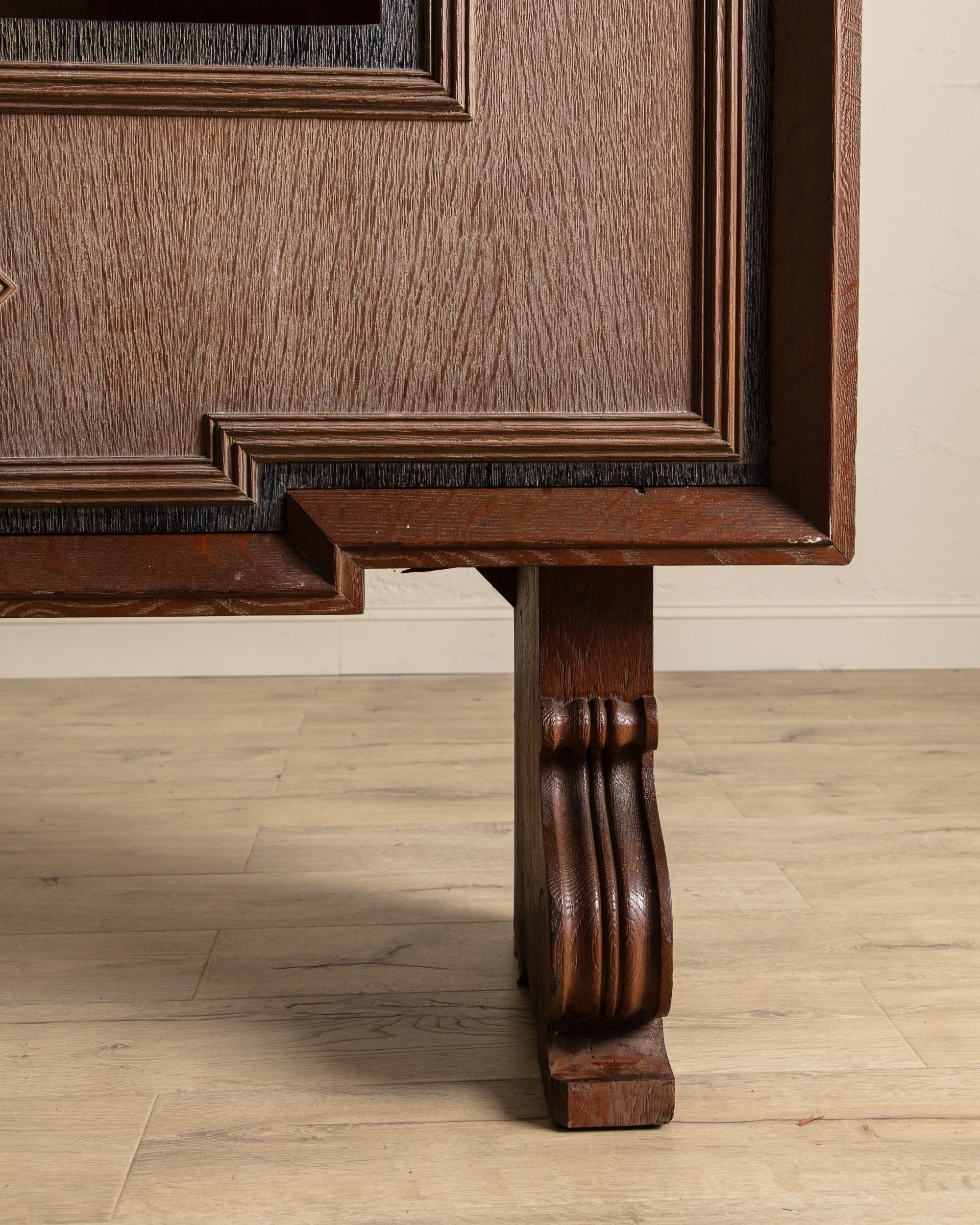 Grand meuble de bar Art déco en Oak cérusé Manner Of Jean Charles Moreux, France, 19 en vente 2
