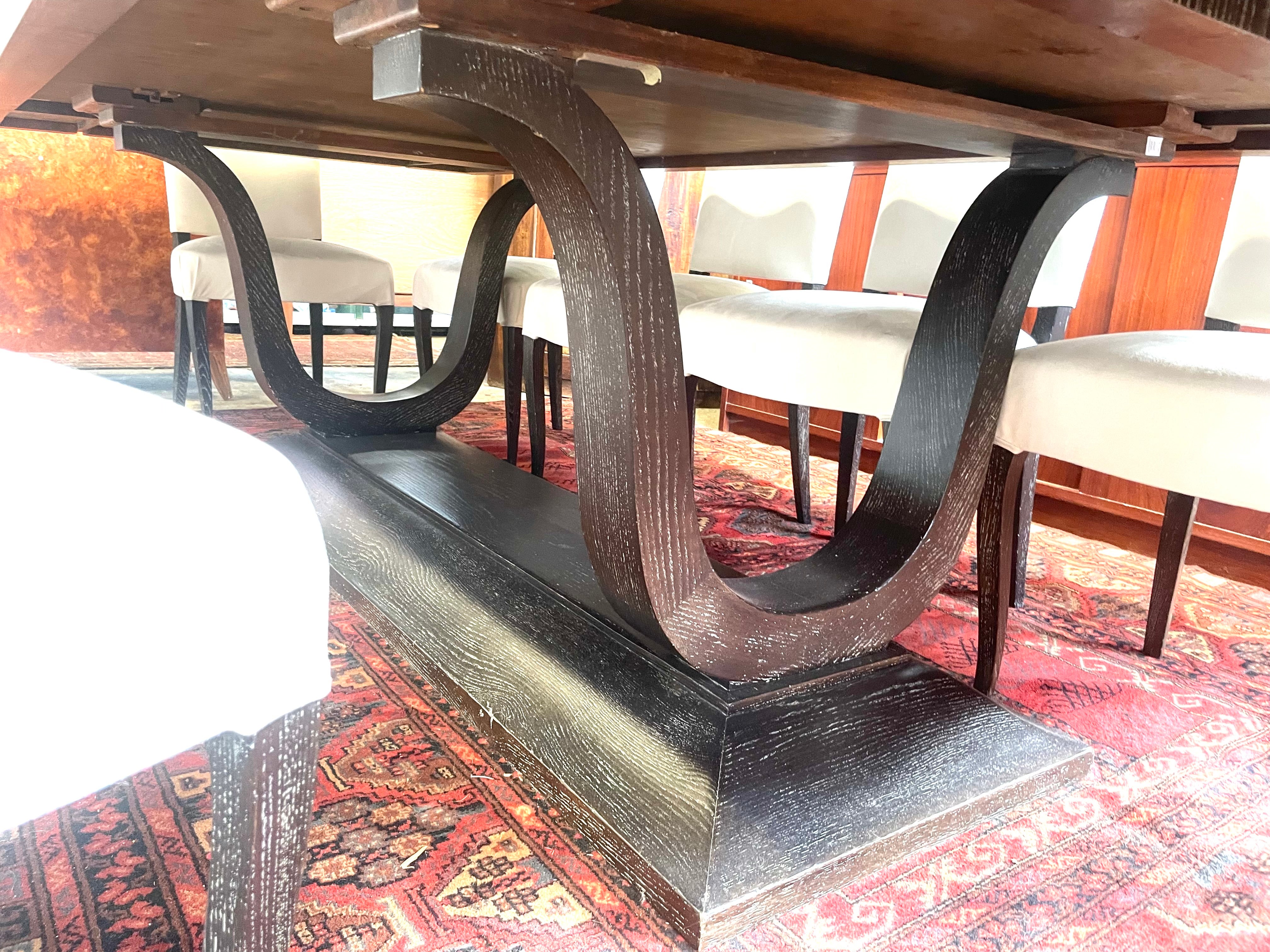 Gran mesa de comedor Art Déco de roble cerámico de Maison Carlhian- París 1938. mediados del siglo XX en venta