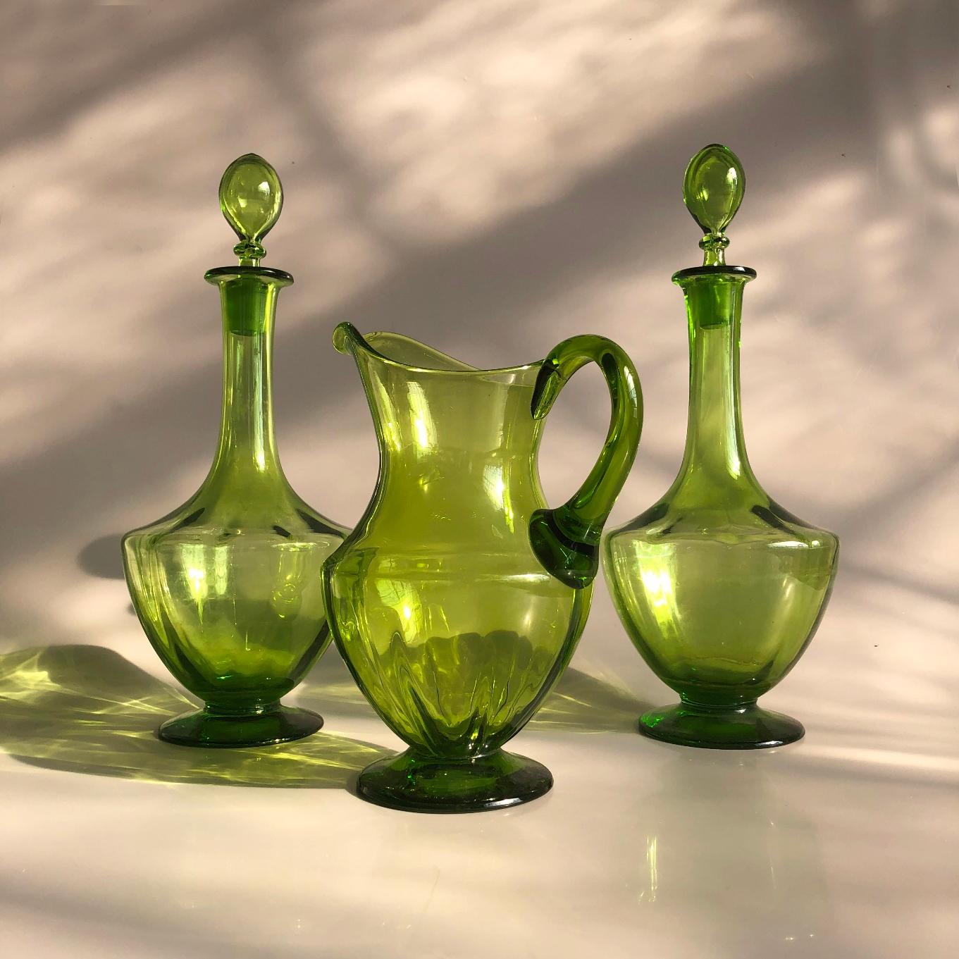 Large Art Deco Champagne&White&Red Wine&Water Set in Green Glass Austria, 1920s For Sale 7