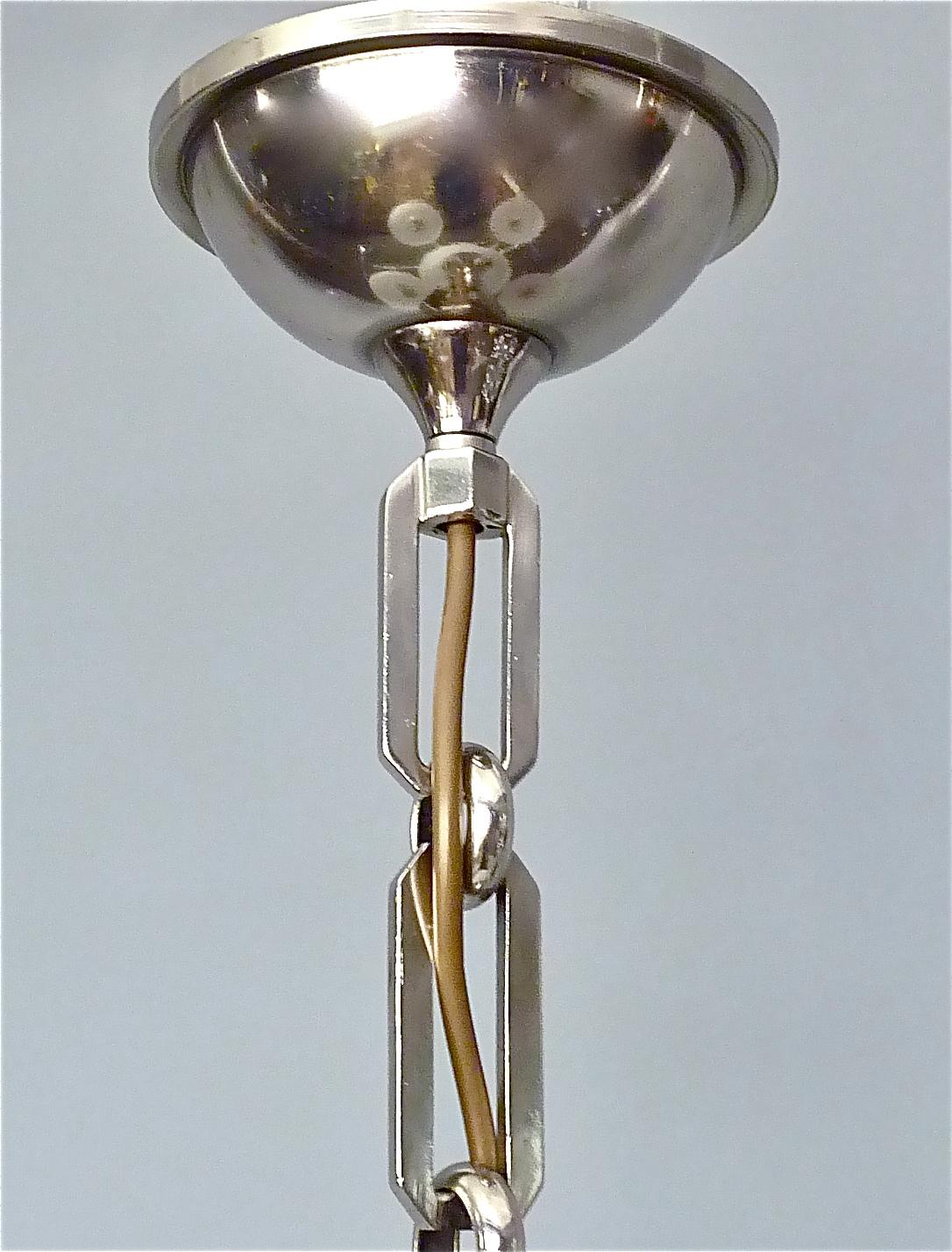 Großer Art-Déco-Kronleuchter aus Chrom, Bronze und weißem Glas, Schneider Daum, Frankreich, 1920er Jahre (Art déco) im Angebot