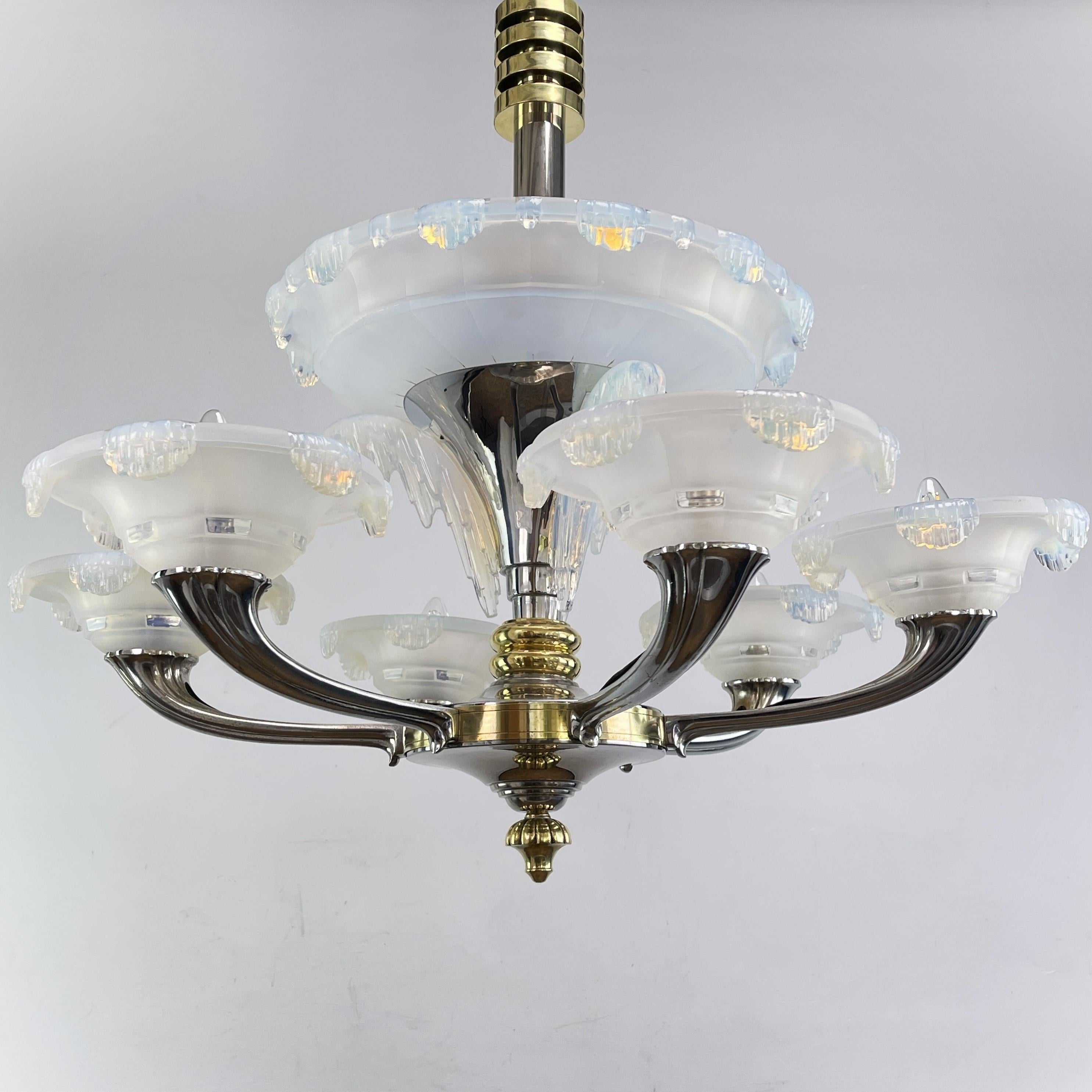 Große ART DECO-Kronleuchter-Hängelampe, signiert von EZAN Design Boris Lacroix, 1930er Jahre (Glas) im Angebot