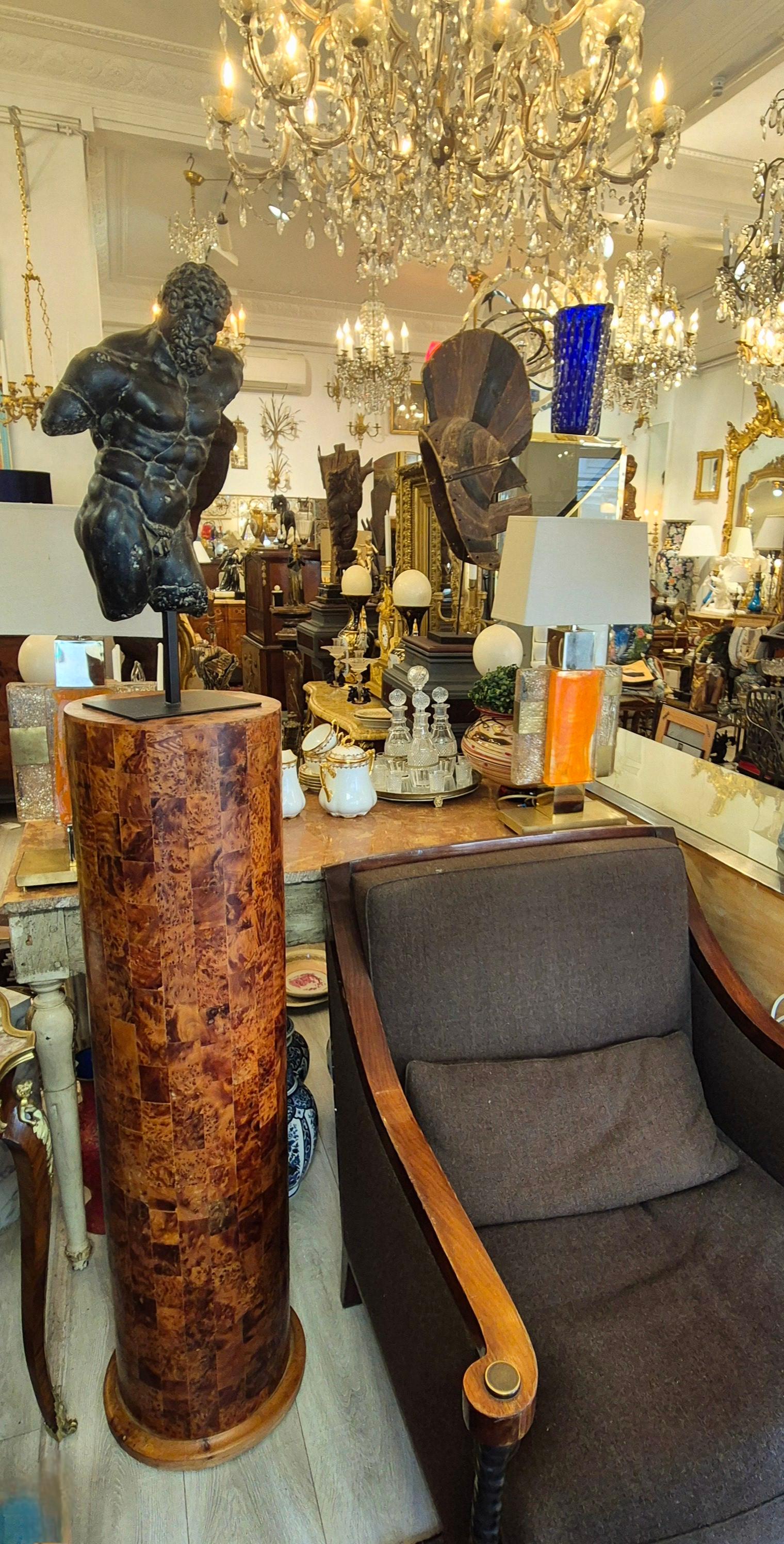 Gran columna Art Decó de madera de Amboyna, 1940 Marquetería en venta