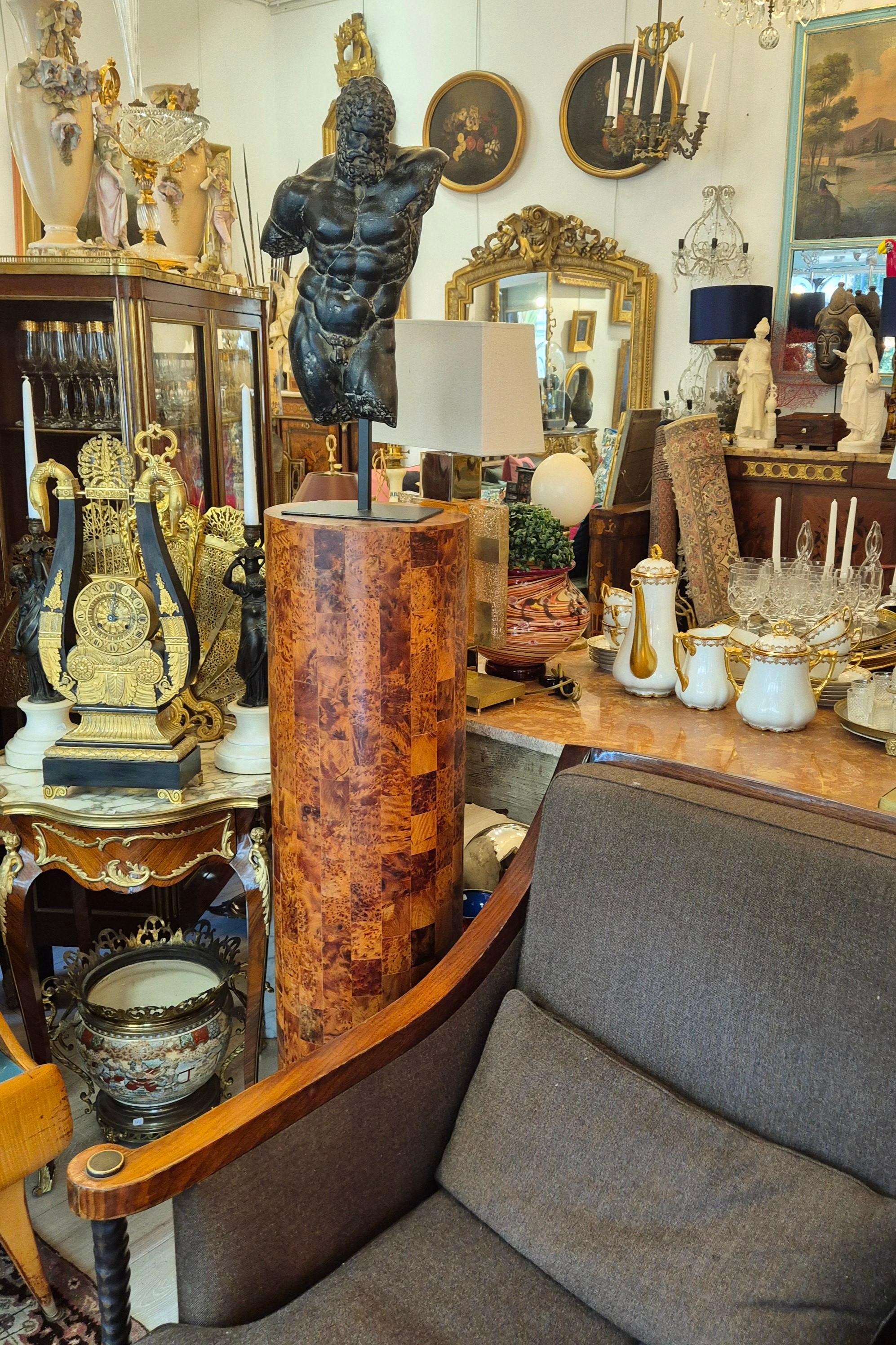 Gran columna Art Decó de madera de Amboyna, 1940 siglo XX en venta