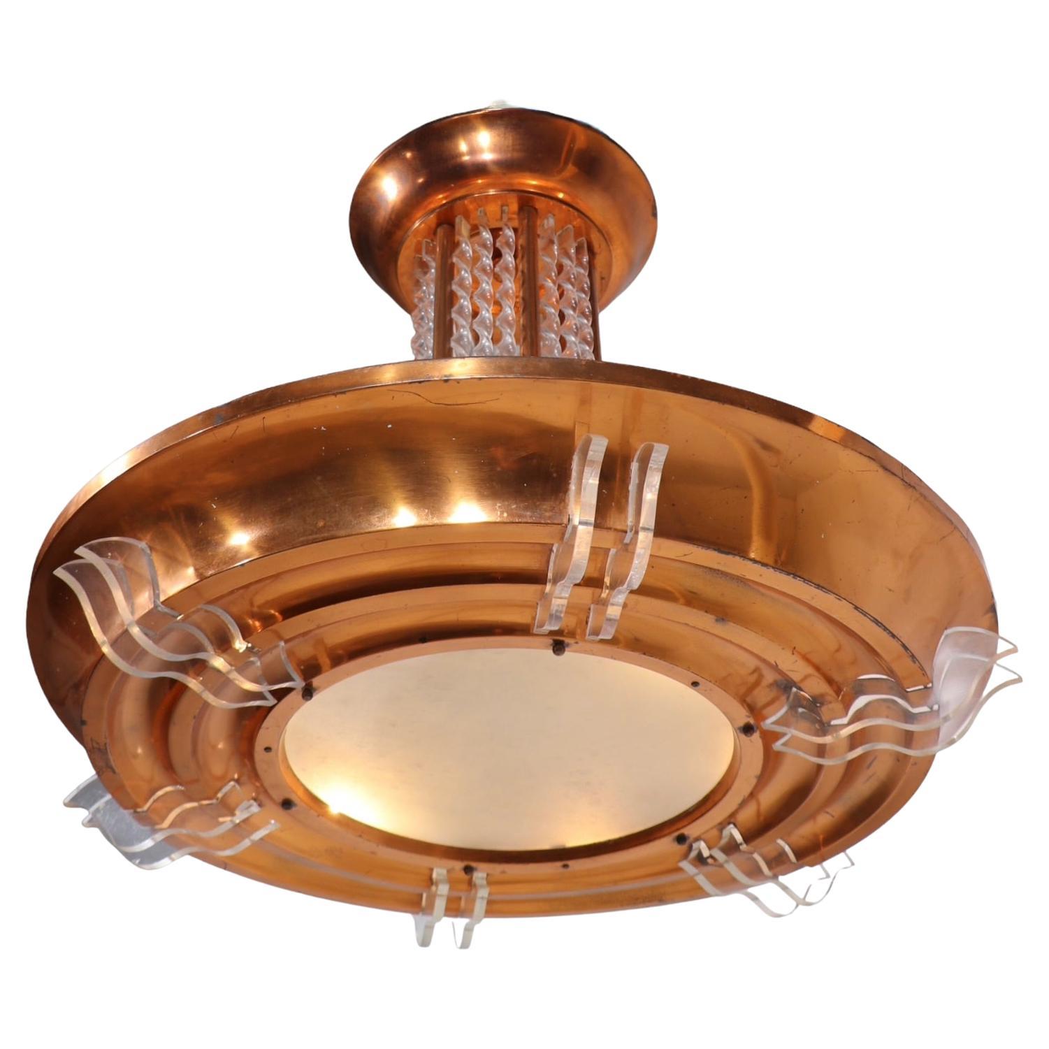 Grande lampadario Art Deco in rame e lucite degli anni '30 circa