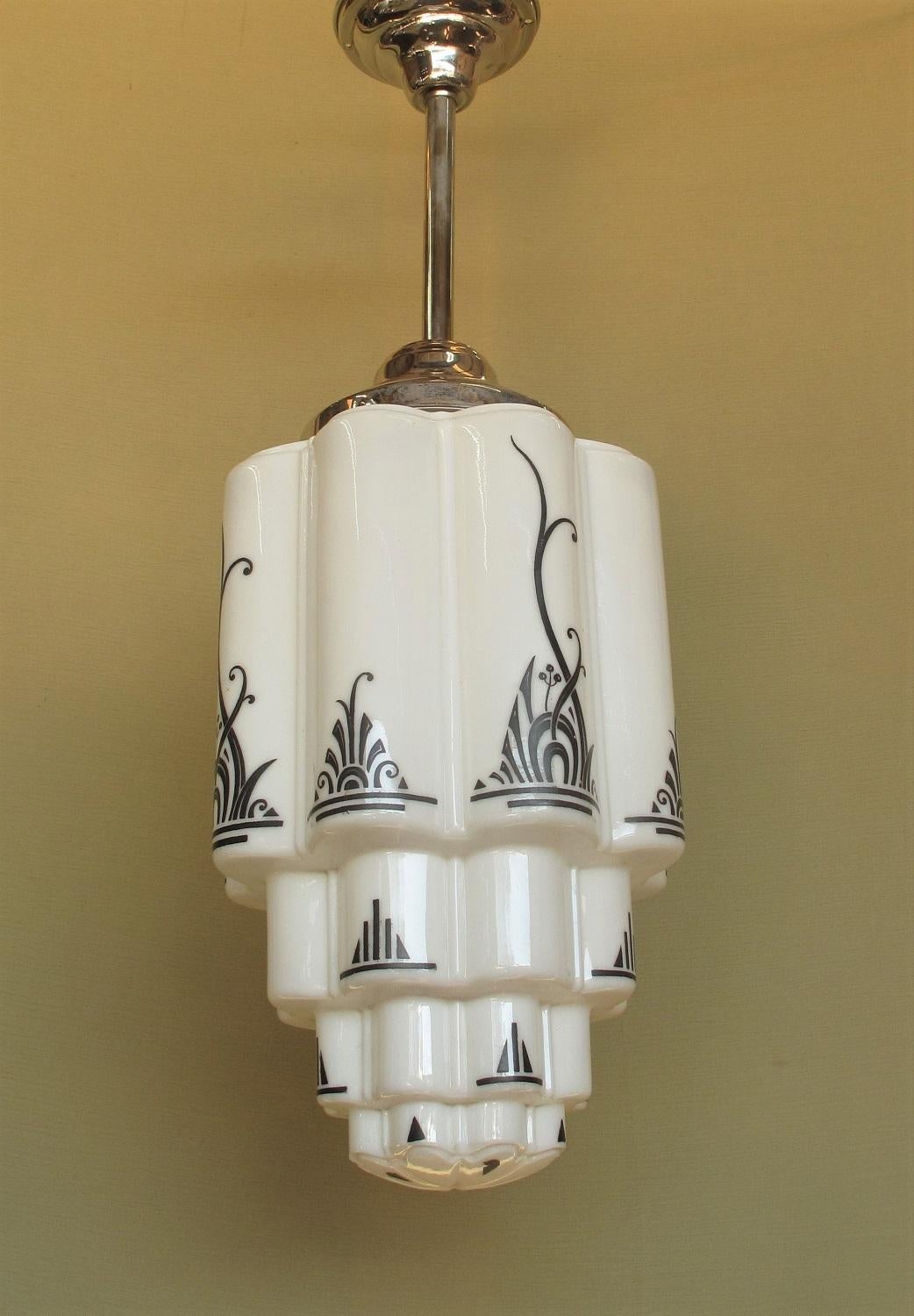 Großer Wolkenkratzer-Kugel im Art-déco-Design, um 1930 (amerikanisch) im Angebot
