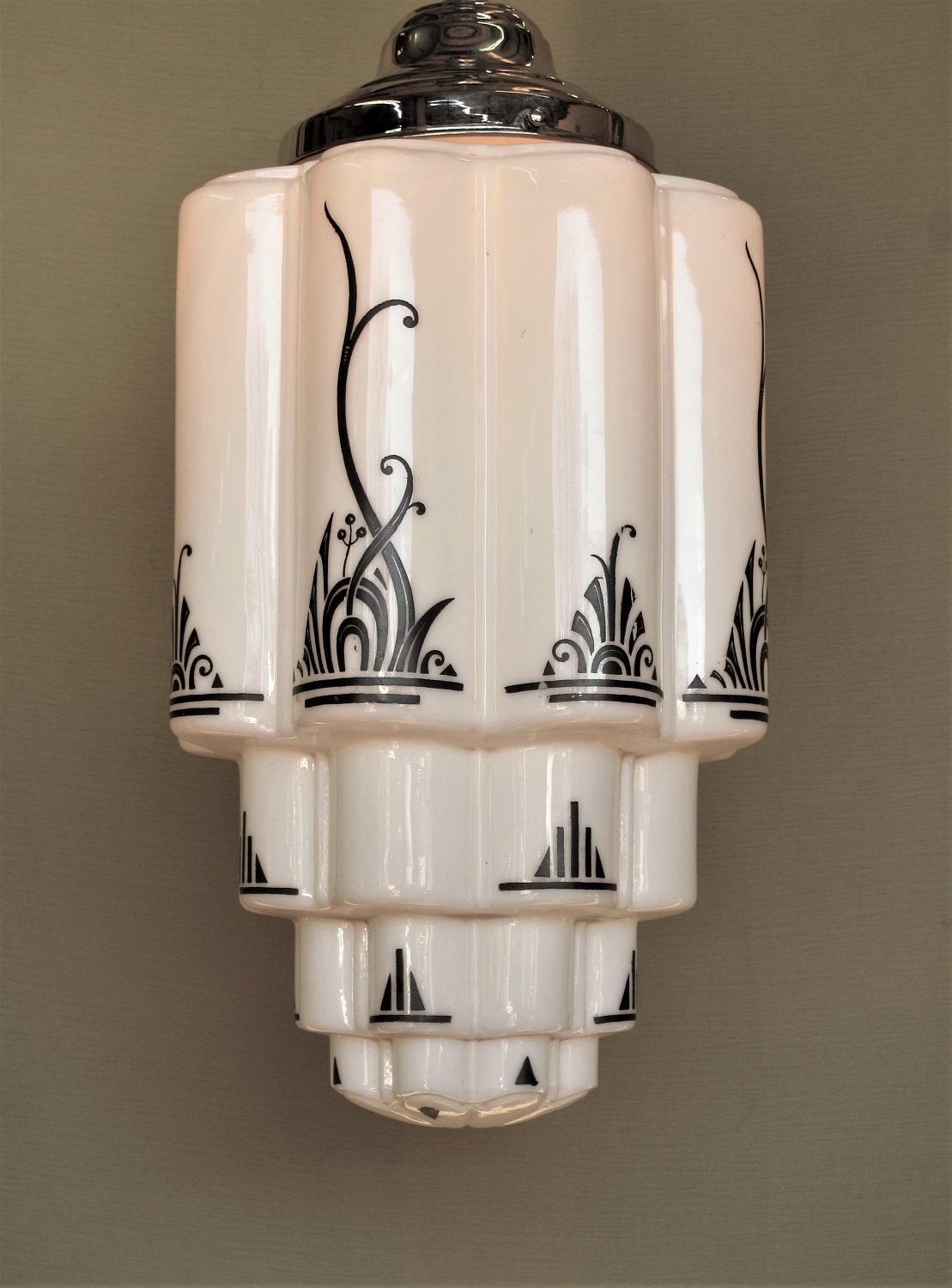 Großer Wolkenkratzer-Kugel im Art-déco-Design, um 1930 (20. Jahrhundert) im Angebot