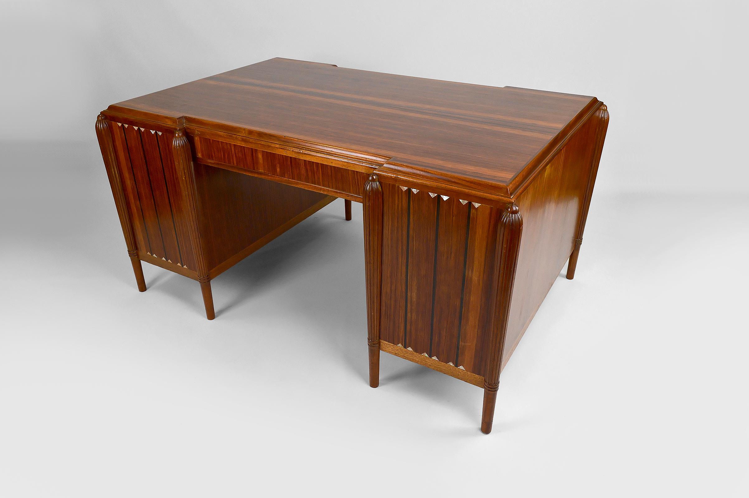 Large Art Deco Desk in Rosewood, Mother-of-Pearl and Ebony, France, circa 1920 In Good Condition In VÉZELAY, FR
