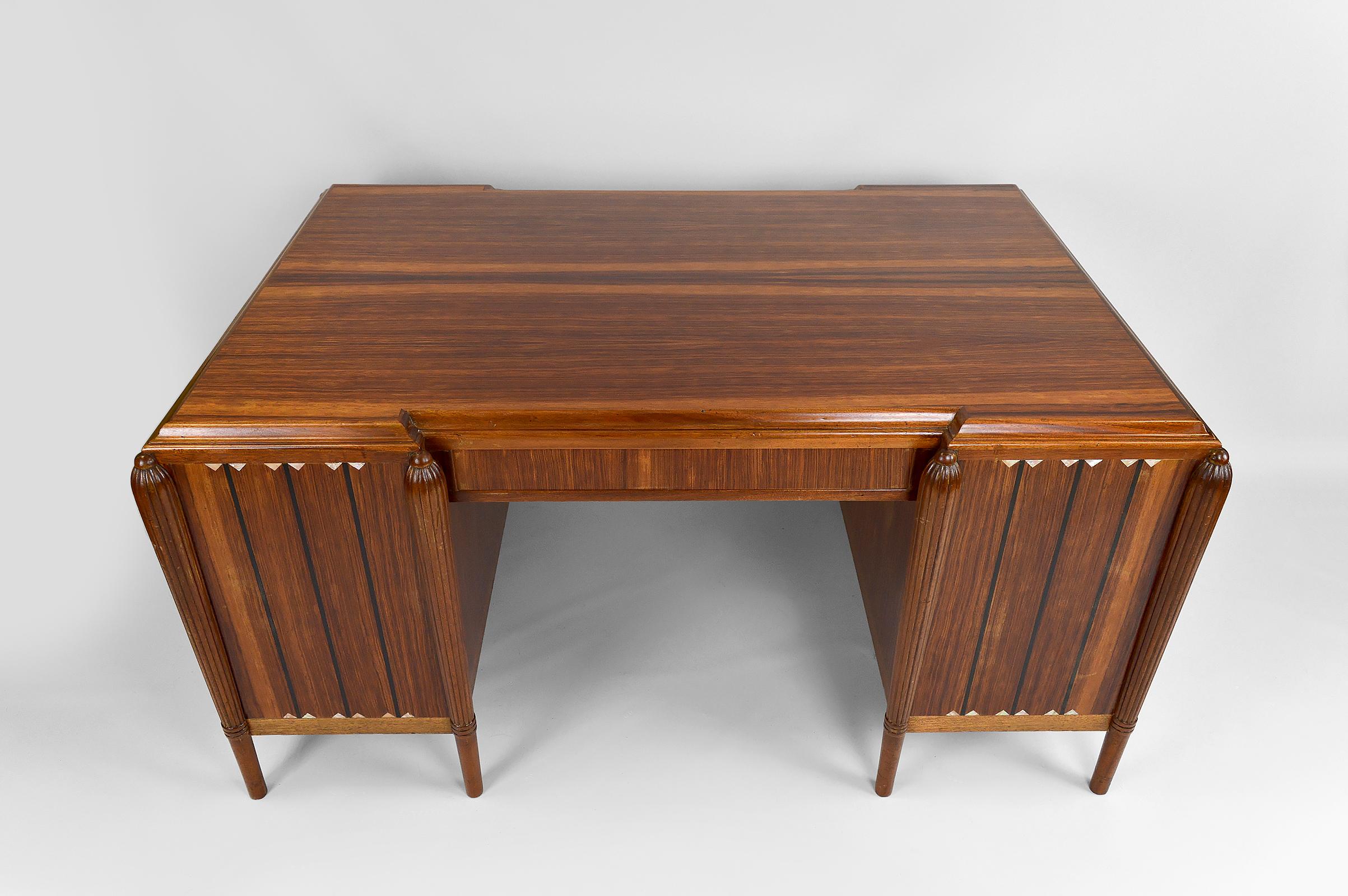 Early 20th Century Large Art Deco Desk in Rosewood, Mother-of-Pearl and Ebony, France, circa 1920