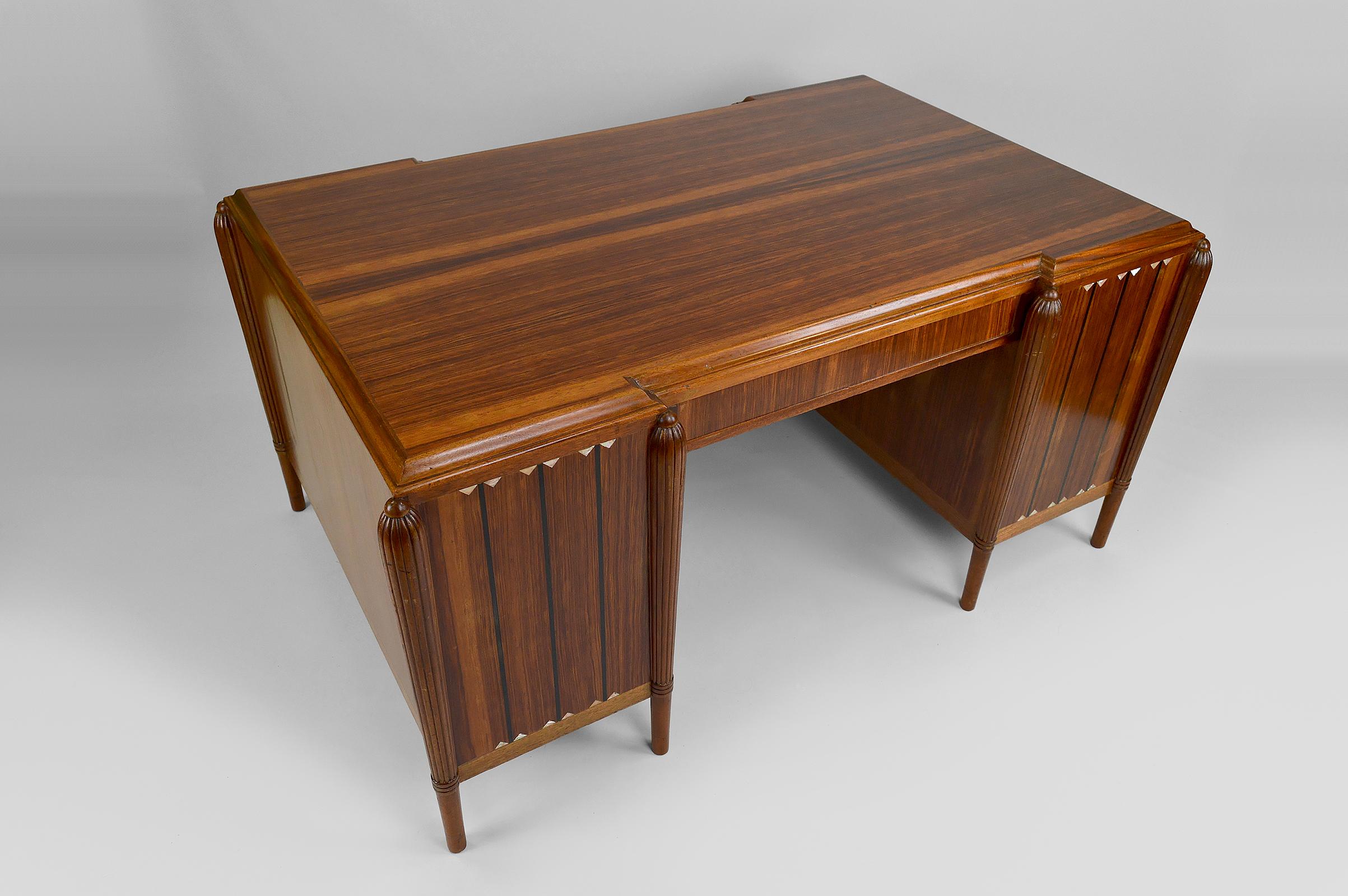 Large Art Deco Desk in Rosewood, Mother-of-Pearl and Ebony, France, circa 1920 1