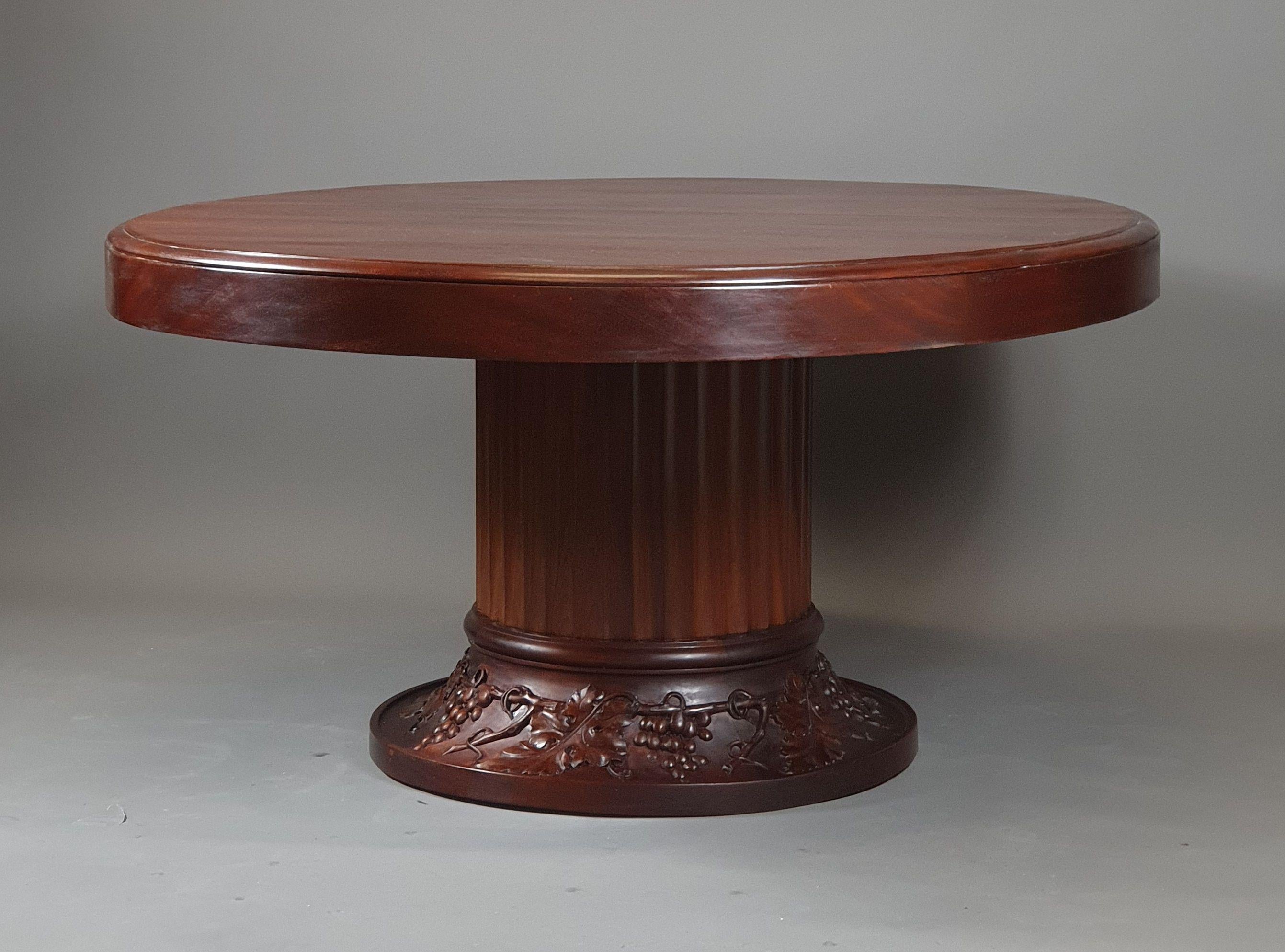 Large Art Deco Dining Table in Solid Mahogany 7