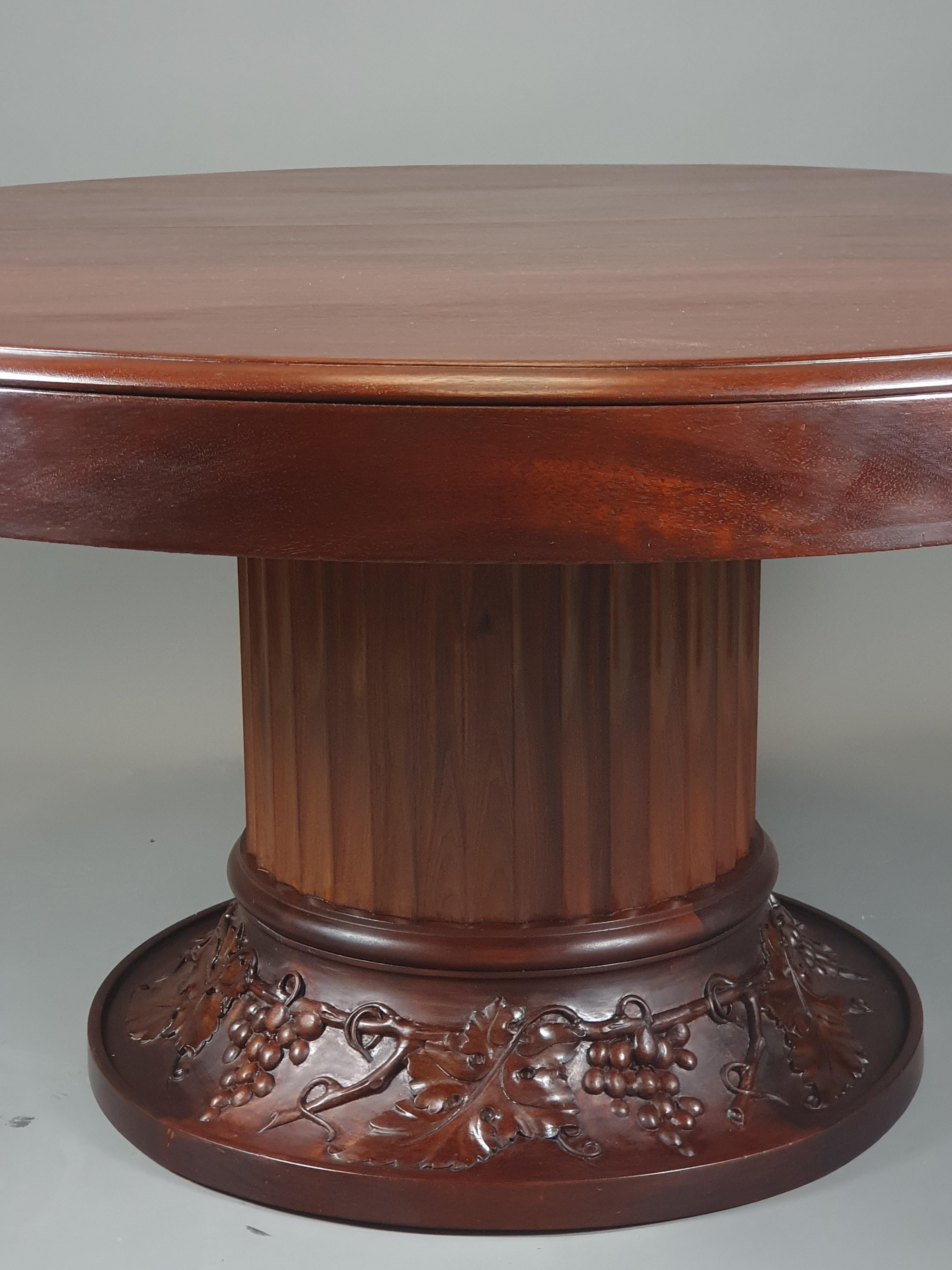 Large Art Deco Dining Table in Solid Mahogany 3