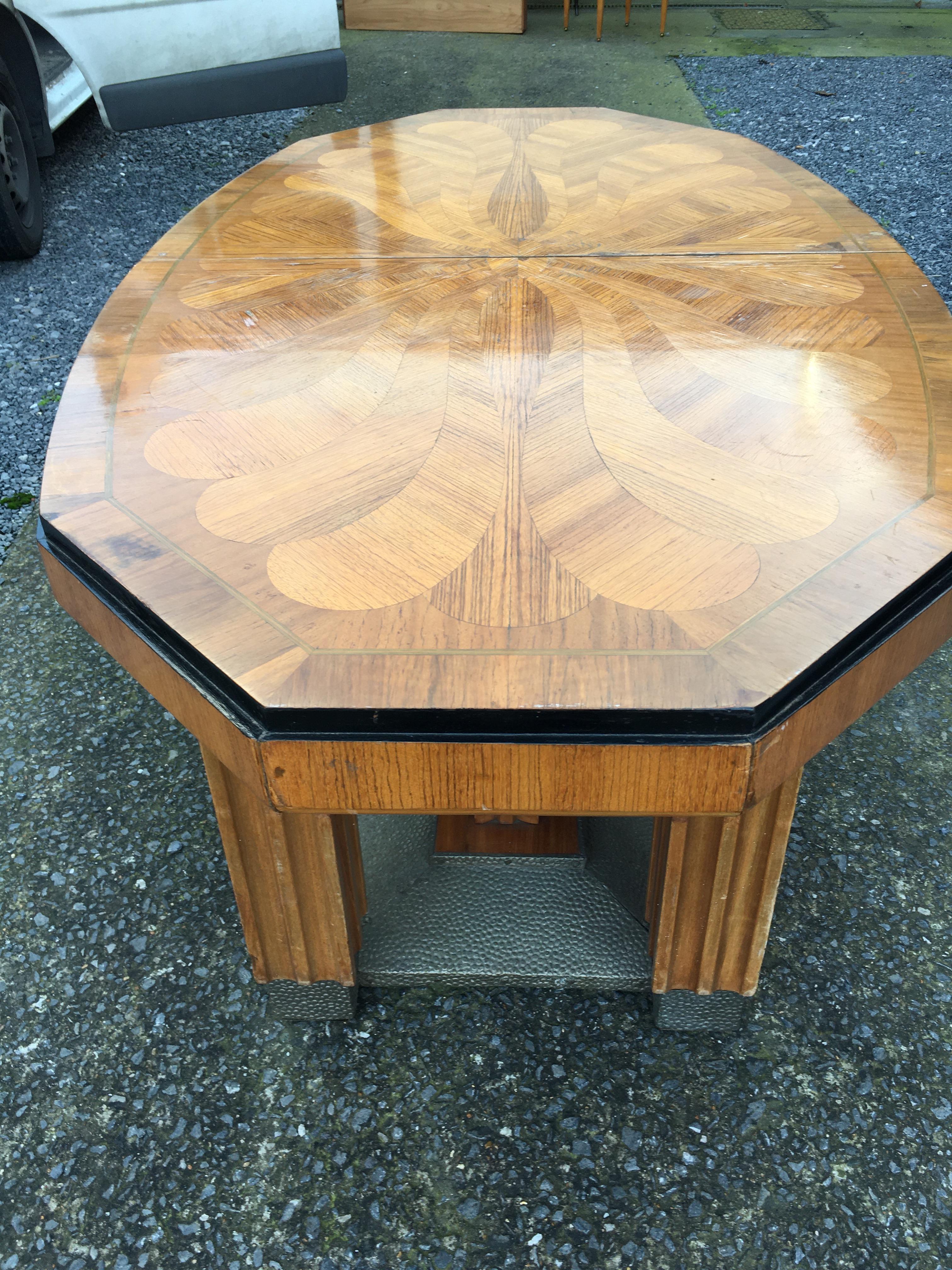 Large Art Deco Dining Table with Marquetry Design on the Top, circa 1925-1930 For Sale 4