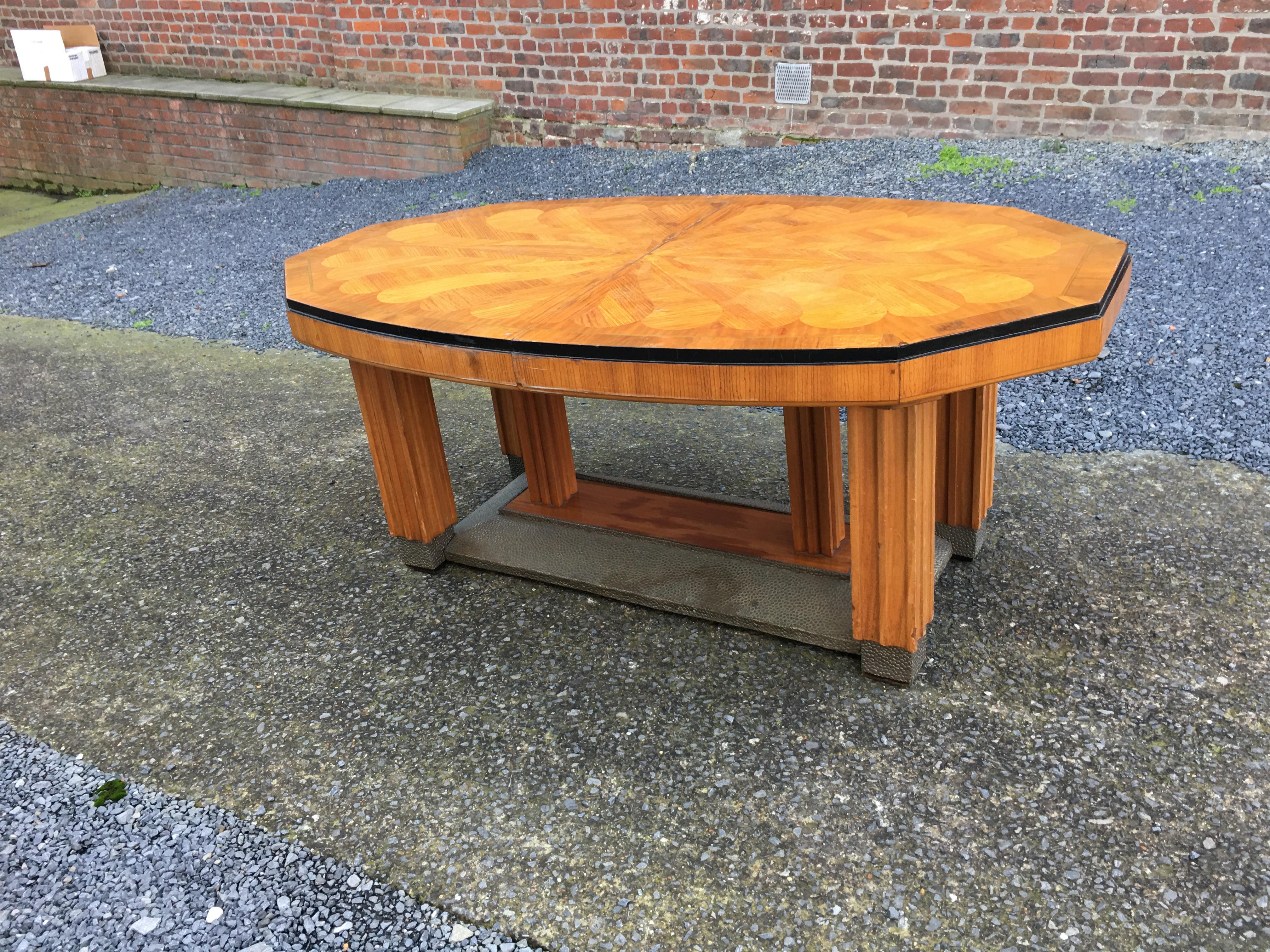 Large Art Deco Dining Table with Marquetry Design on the Top, circa 1925-1930 For Sale 1