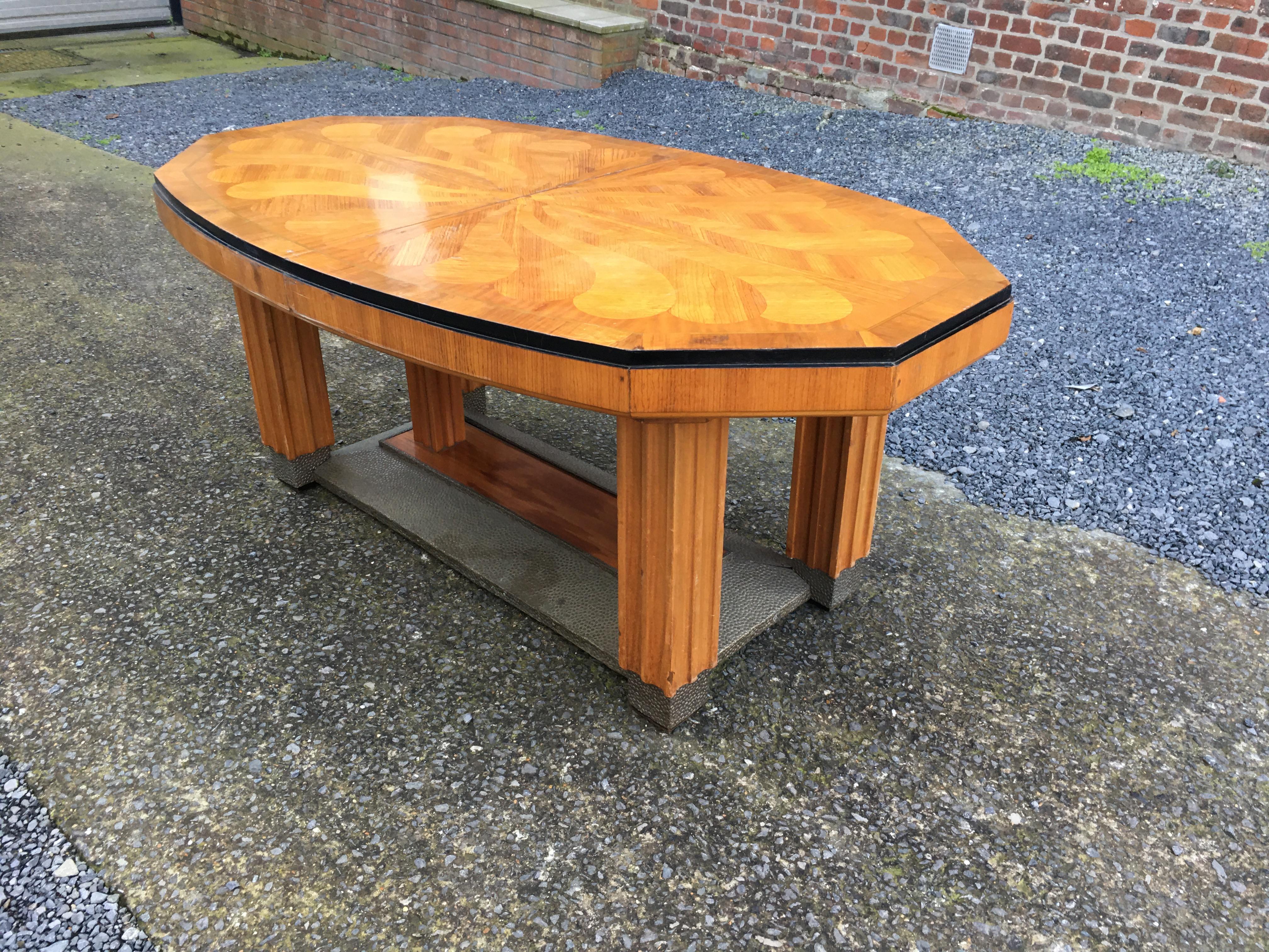 Large Art Deco Dining Table with Marquetry Design on the Top, circa 1925-1930 For Sale 3
