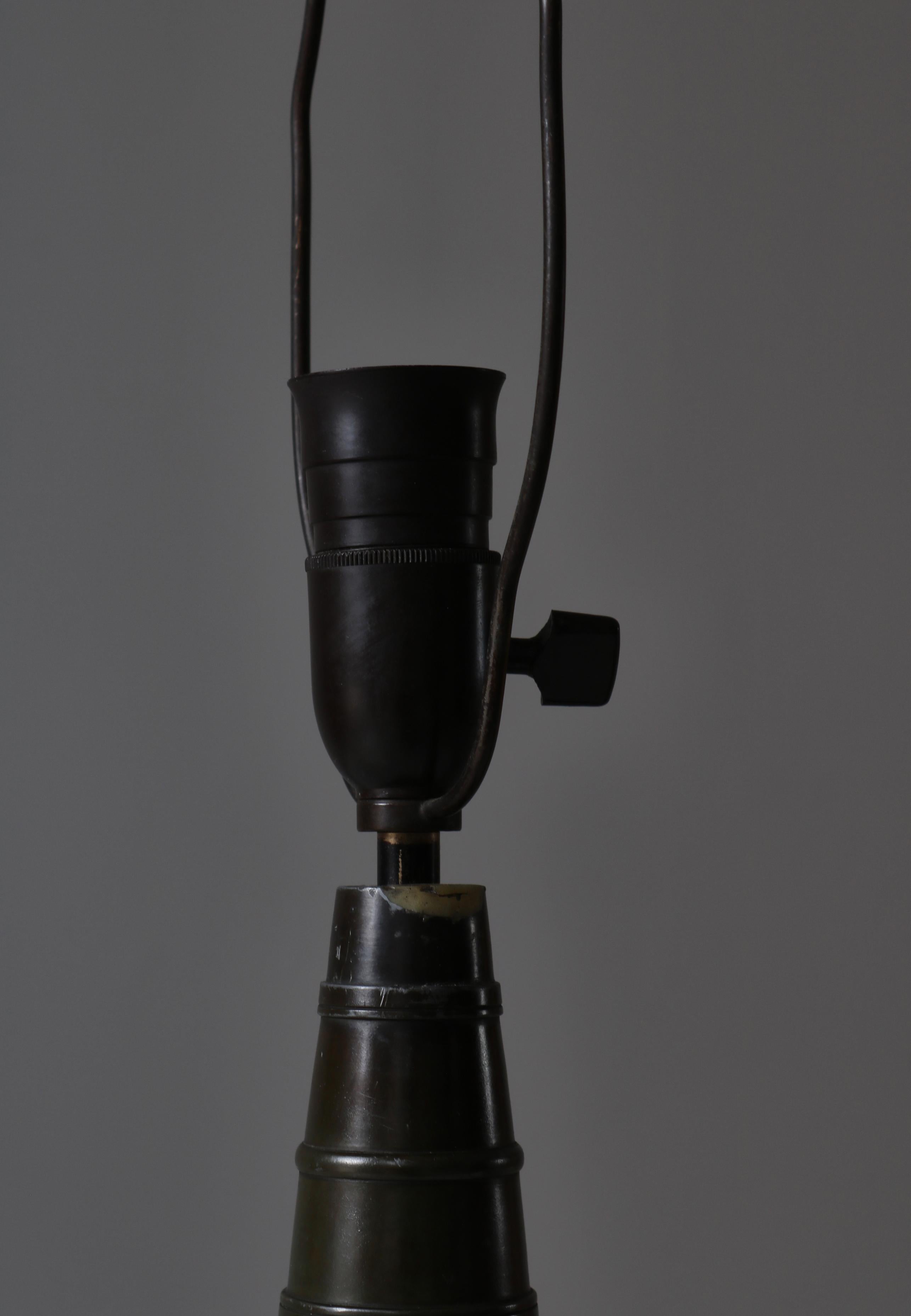 Große Art-Déco-Tischlampe Disko aus Metall „Modell 1857“ Just Andersen, Dänemark, 1930er Jahre im Angebot 3