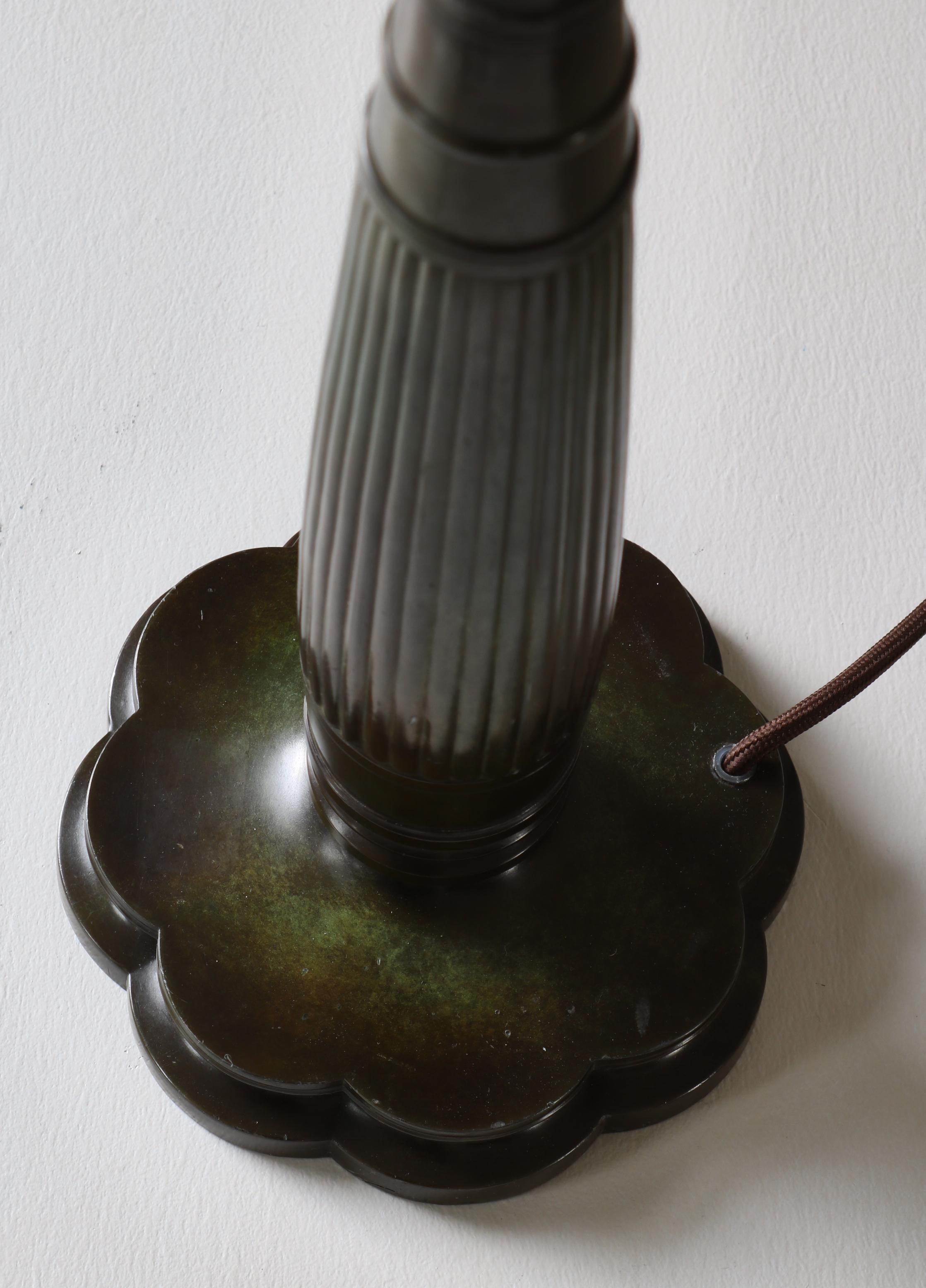 Große Art-Déco-Tischlampe Disko aus Metall „Modell 1857“ Just Andersen, Dänemark, 1930er Jahre im Angebot 4