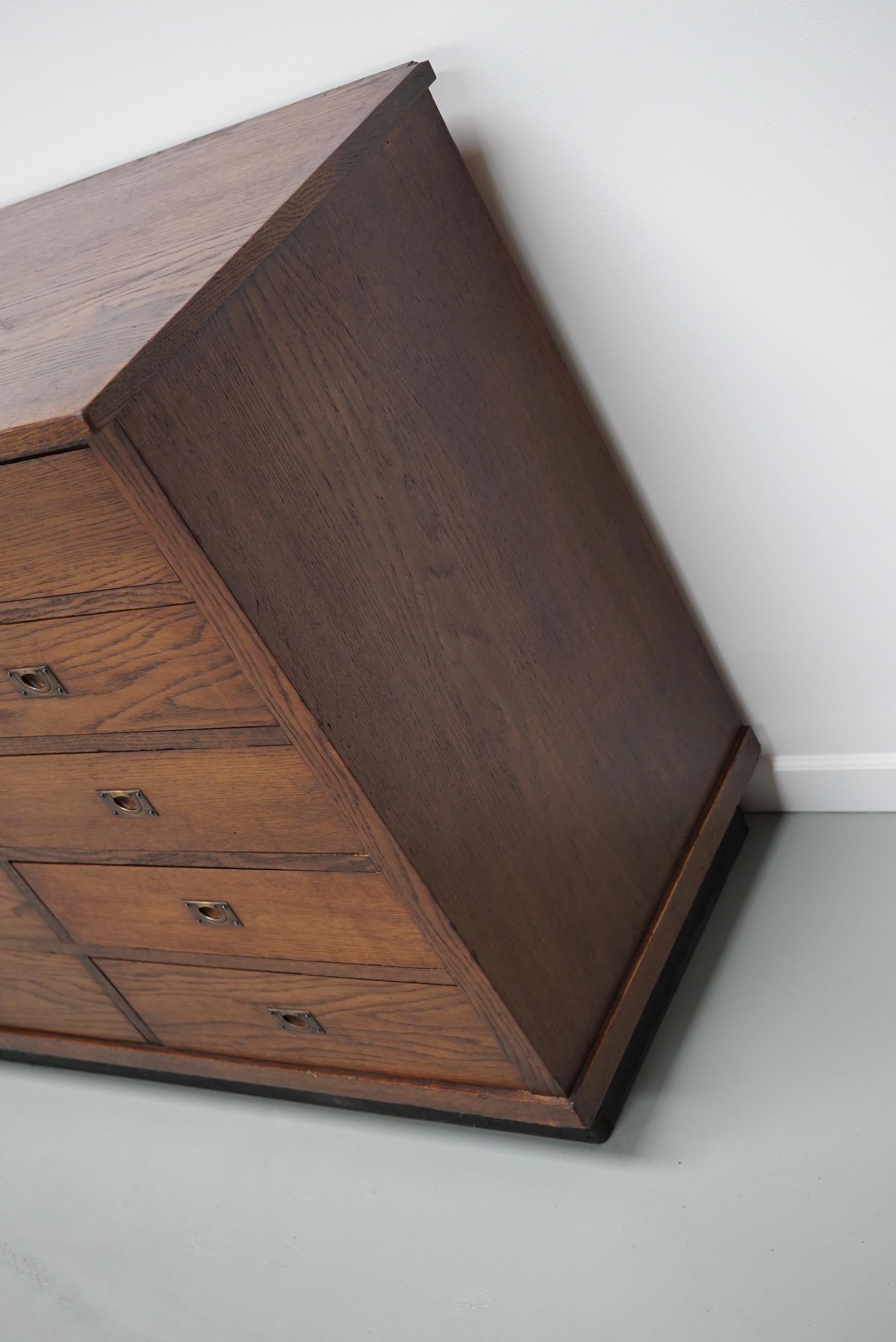 Grande armoire à pharmacie ou buffet en chêne hollandais Art Déco, années 1930 en vente 8
