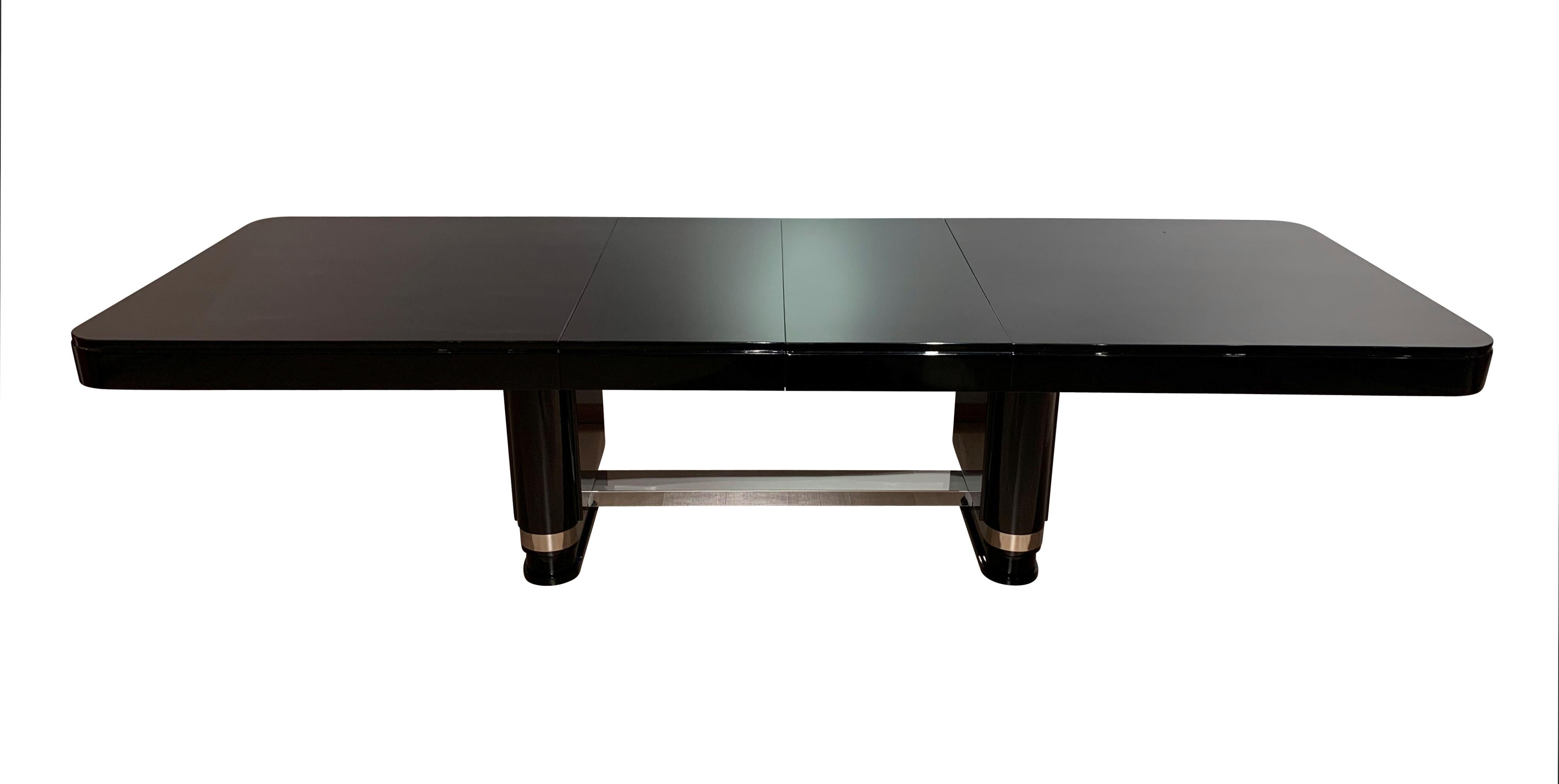 Large original Art Deco expandable / extending table in black lacquer with metal parts from France, circa 1930s.
Originally used as a big dining room table, it could also be used greatly as an impressive conference table.

Very high quality black