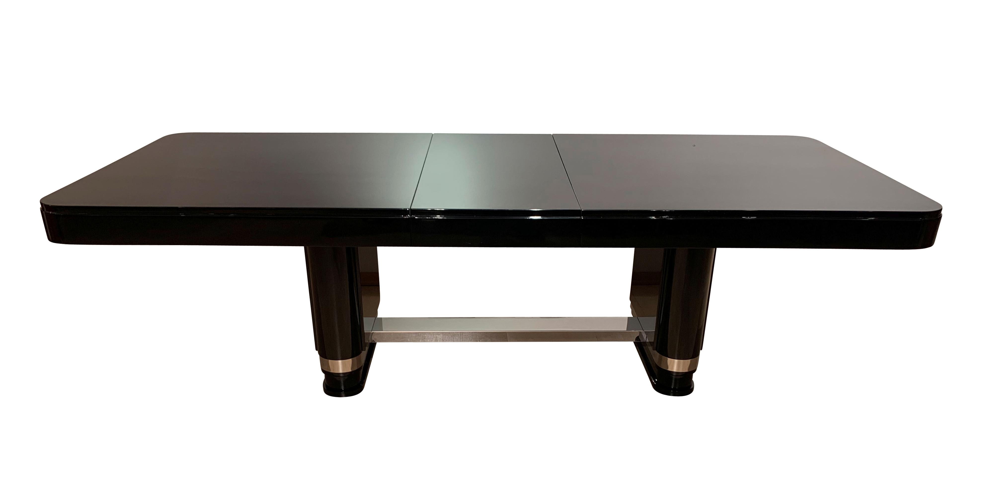 Lacquered Large Art Deco Expandable Table, Black Lacquer and Metal, France, 1930s