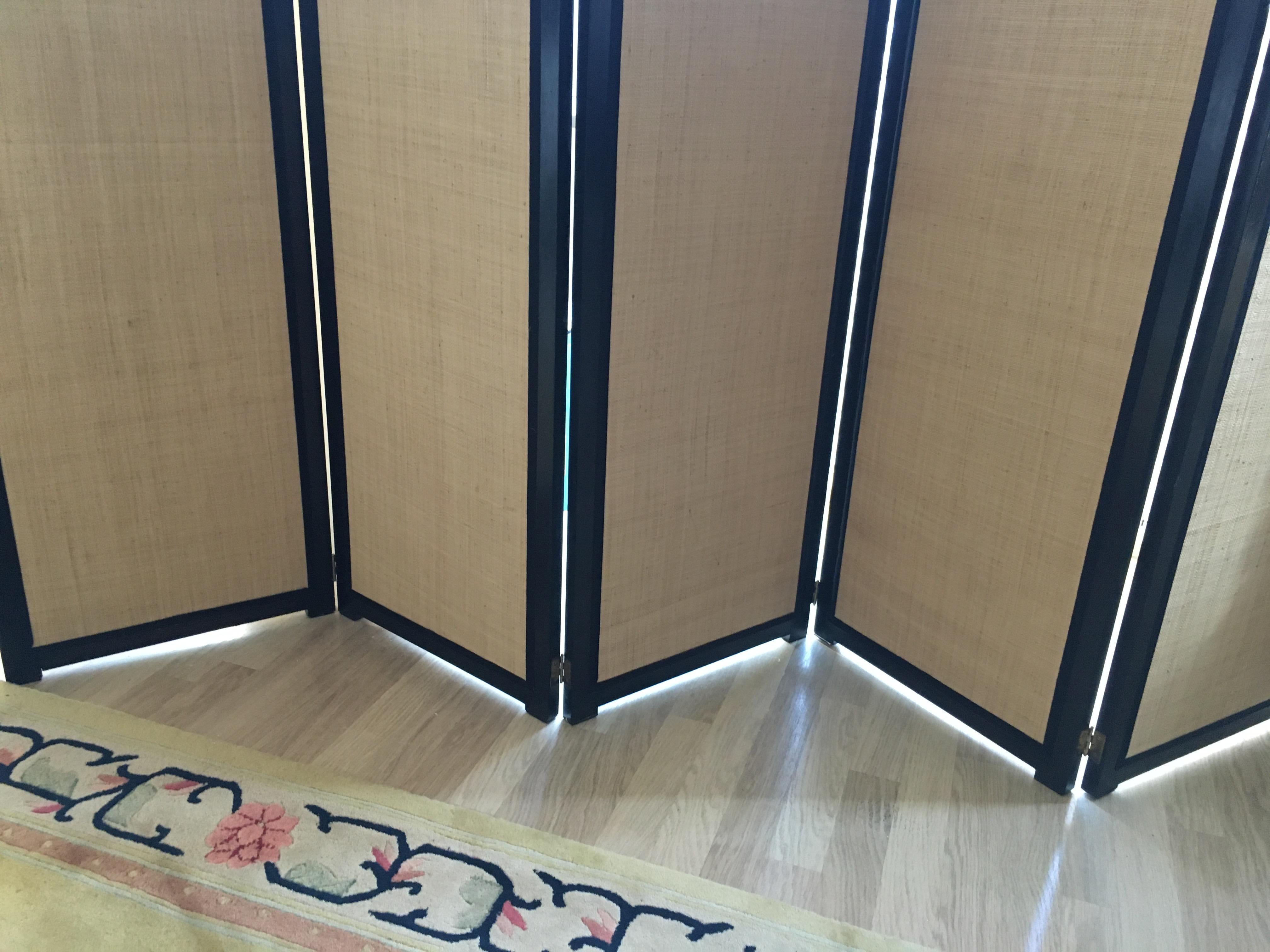 French Large Art Deco Five Panels Black Lacquer and Raffia Screen, France 1930 For Sale