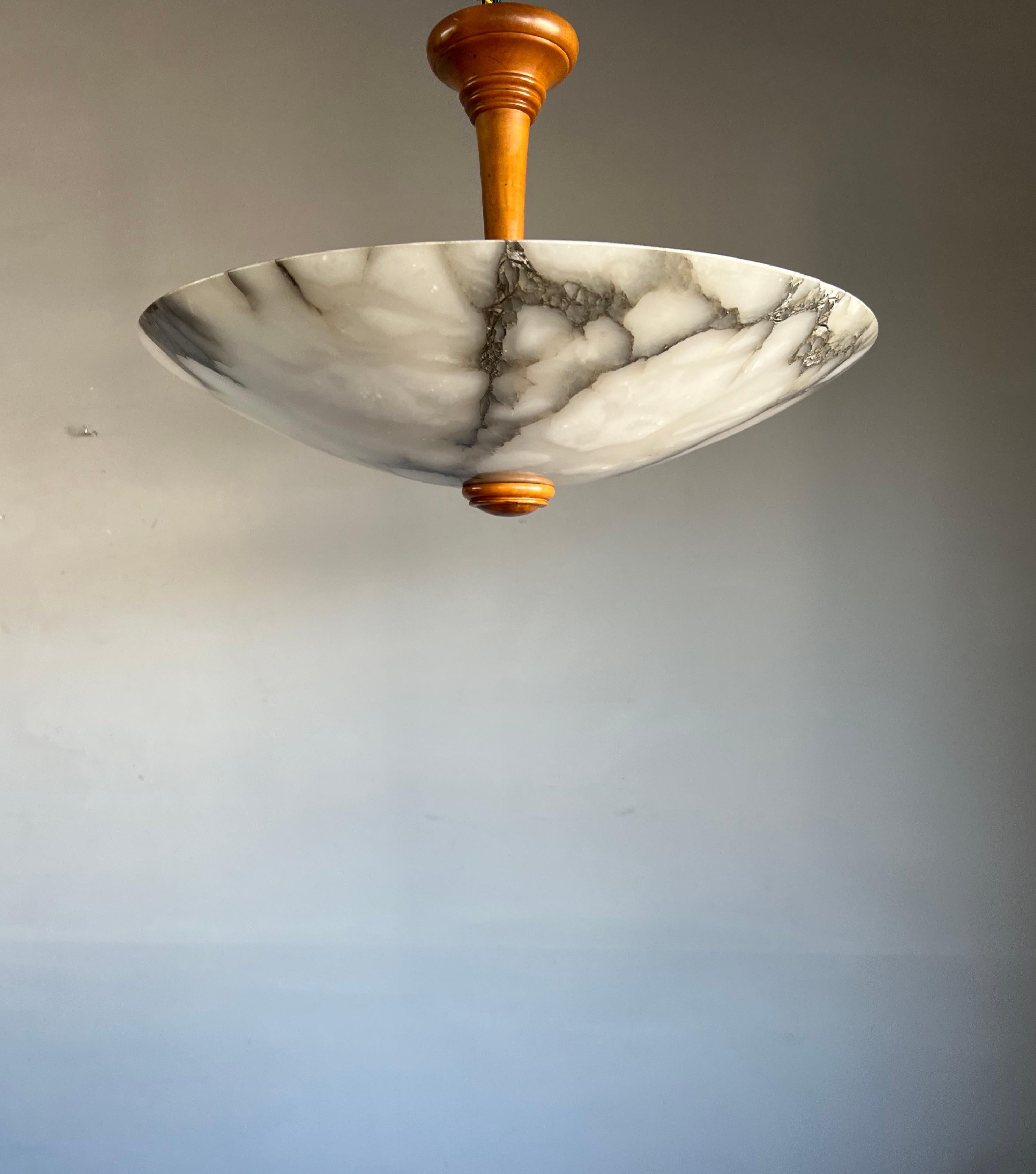 A superlative piece of skill alabaster pendant from the heydays of the Art Deco era.

This rare shape and extra large size Art Deco light fixture comes with a stunning and mint condition, polished alabaster shade. This large size and striking